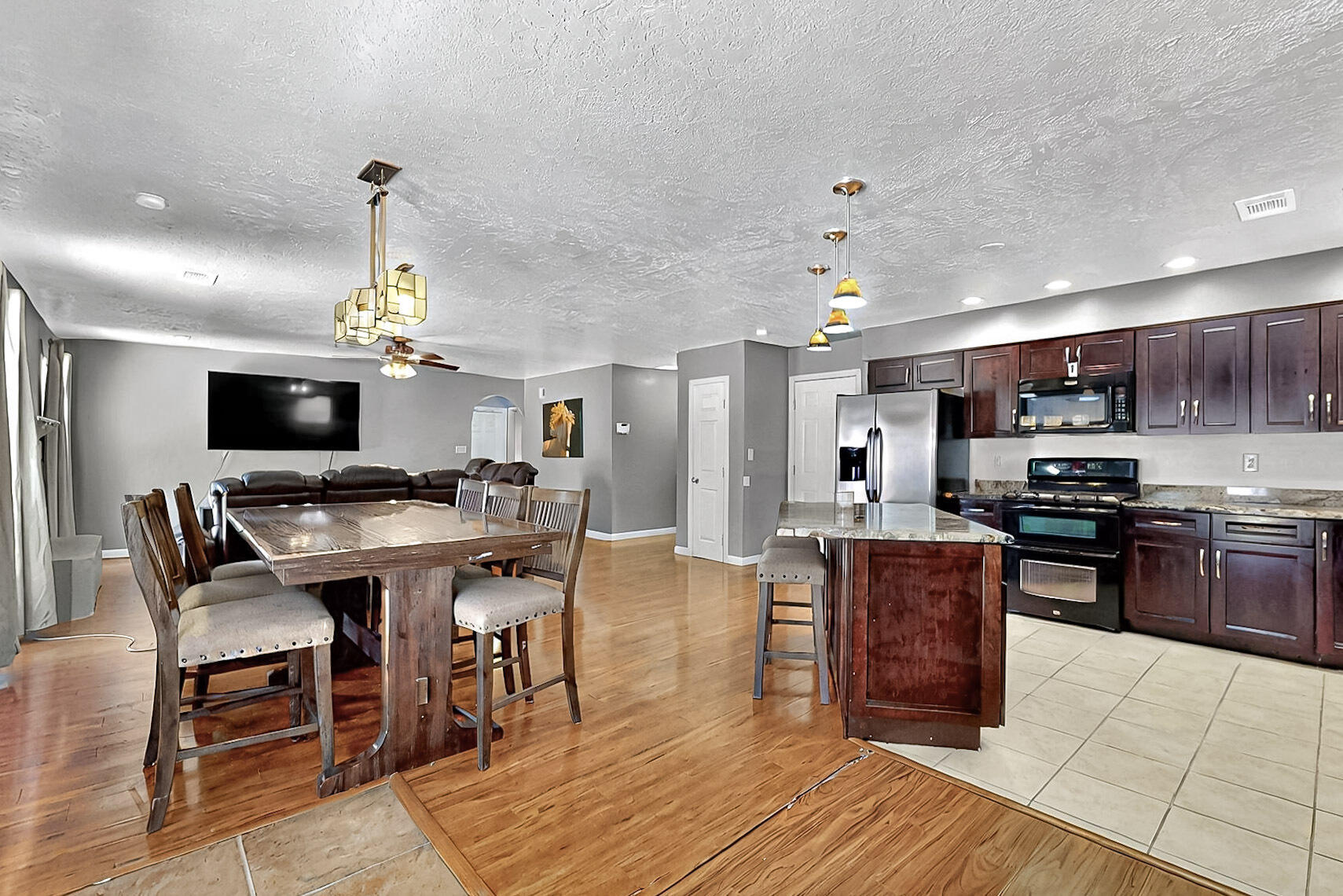 1905 Clearwater Loop NE