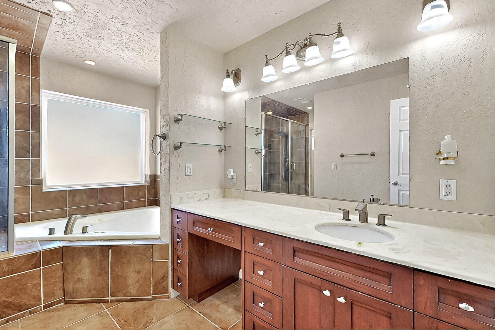 1905 Clearwater Loop NE