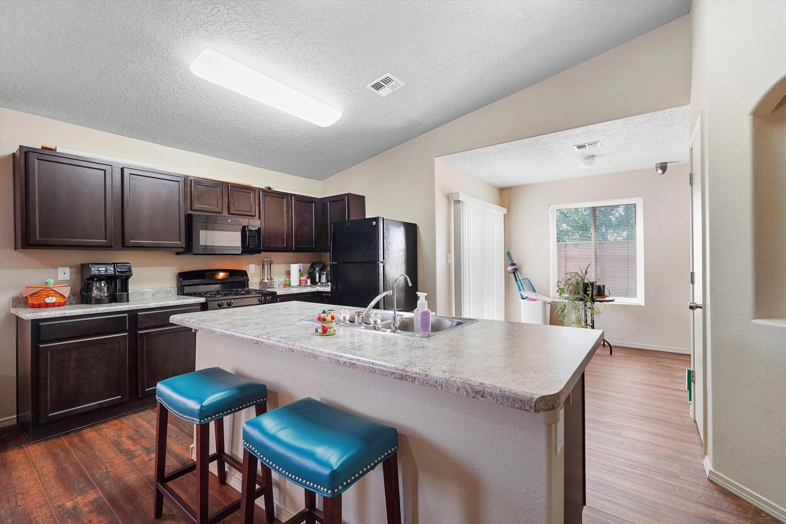 131 OAKWOOD Court SW
