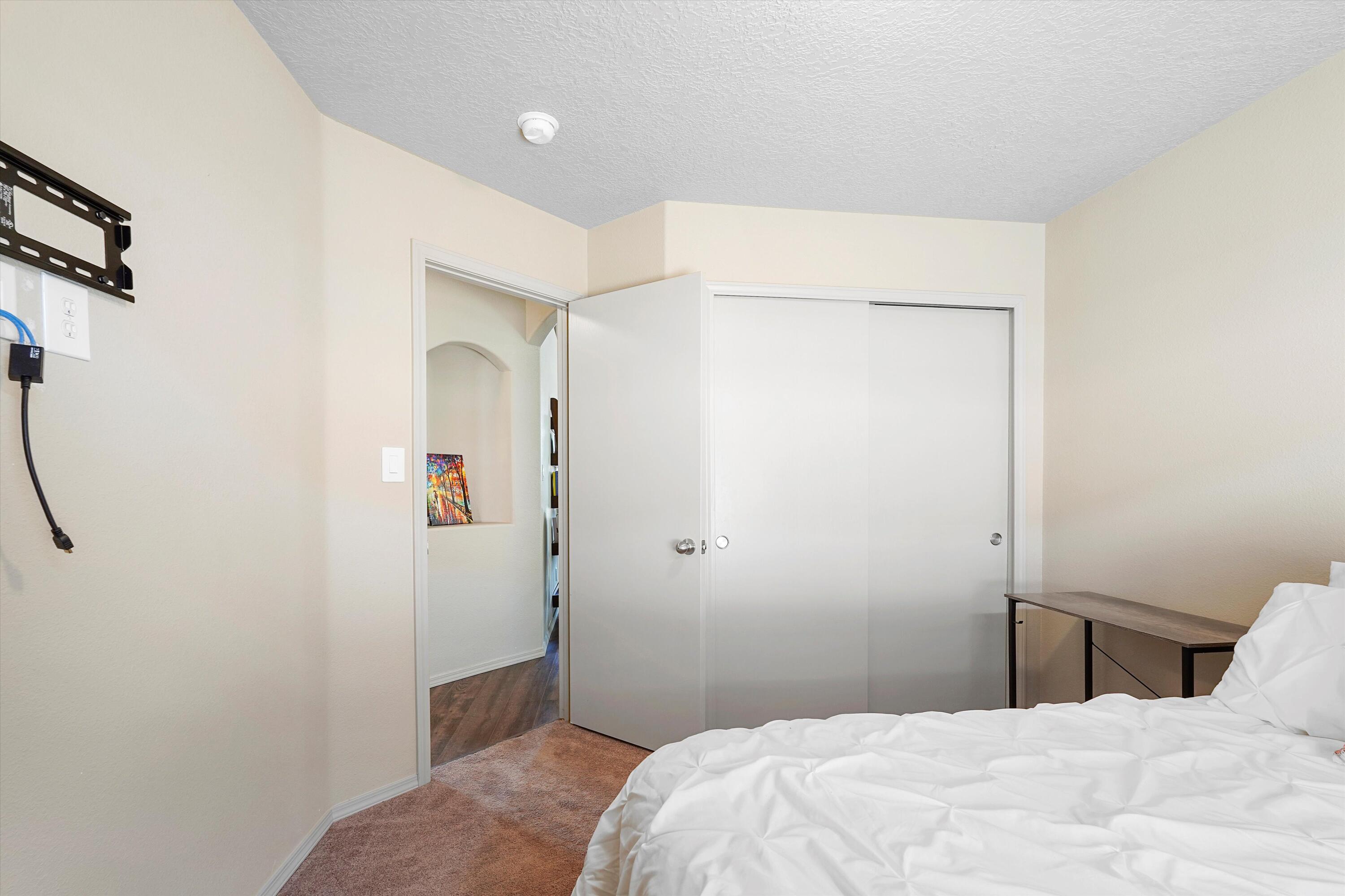 131 OAKWOOD Court SW