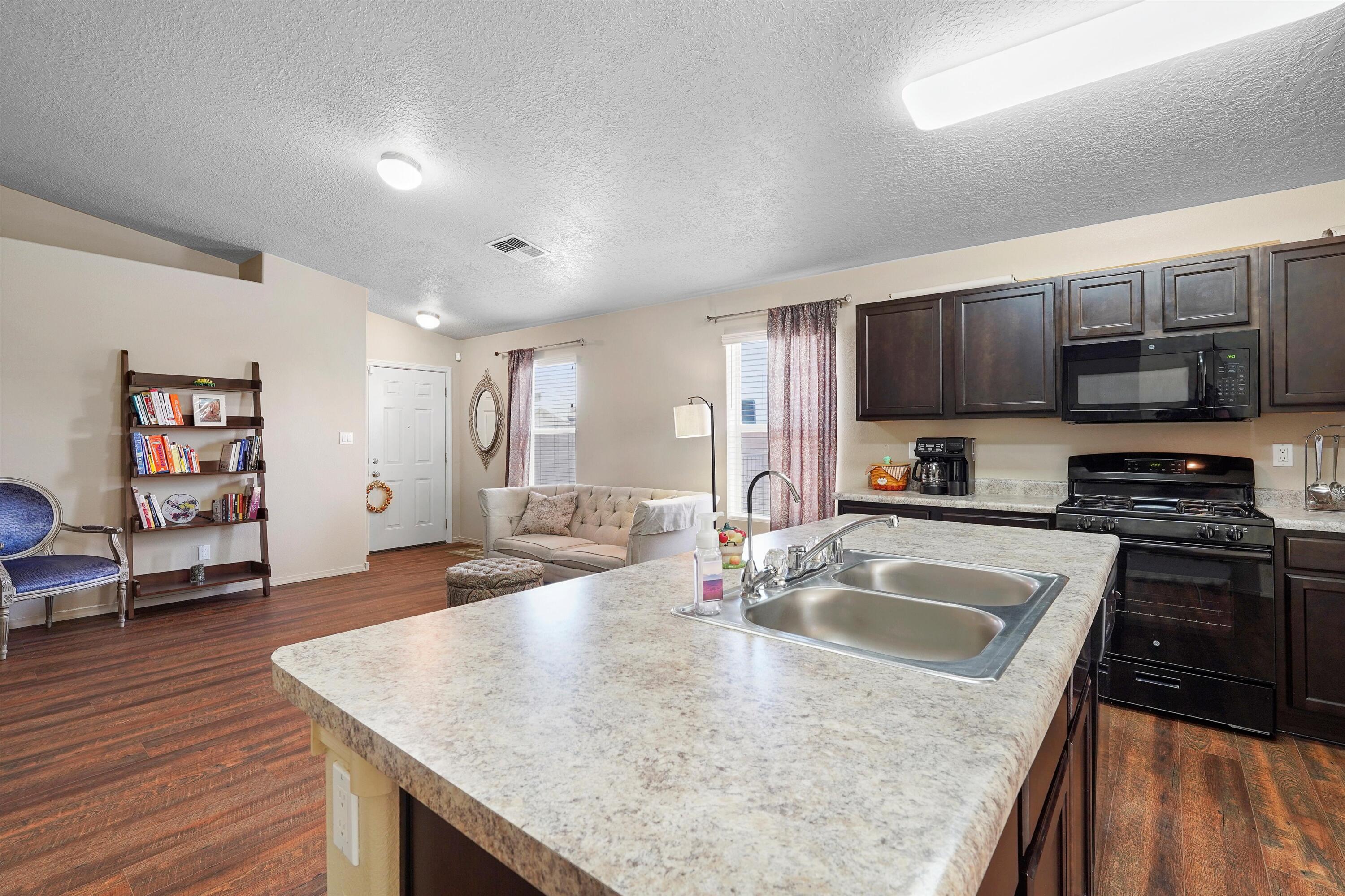 131 OAKWOOD Court SW