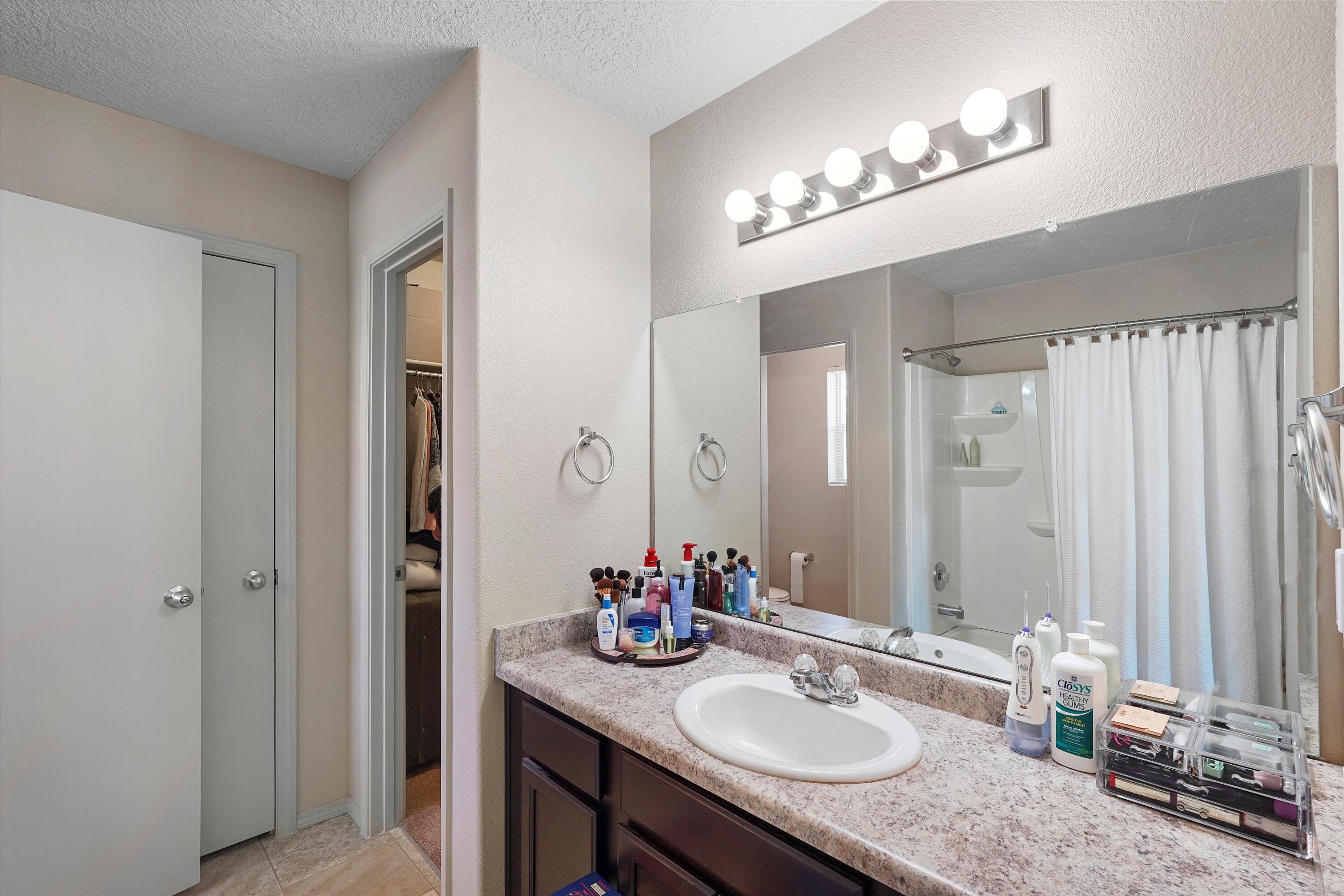 131 OAKWOOD Court SW