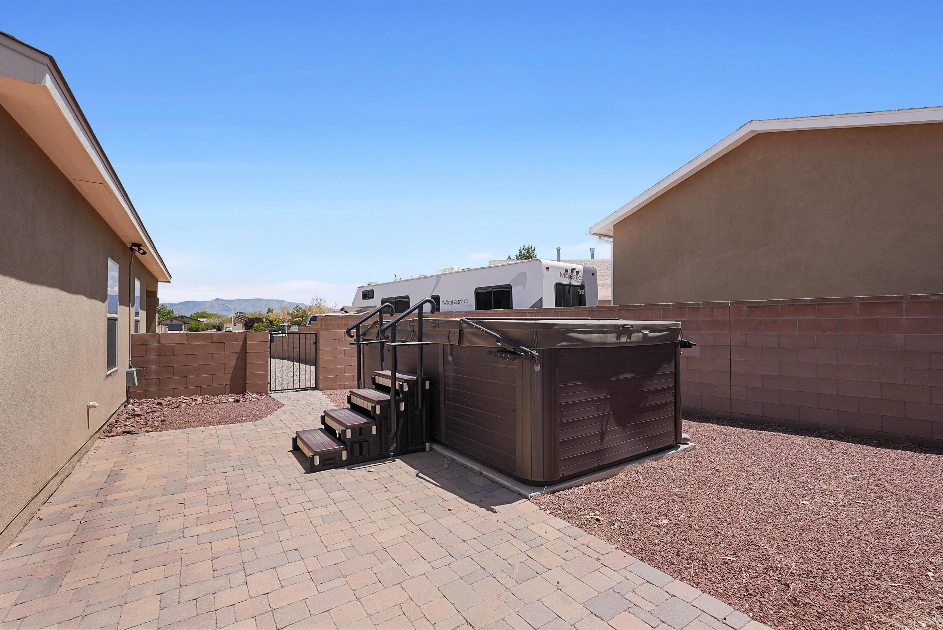 131 OAKWOOD Court SW