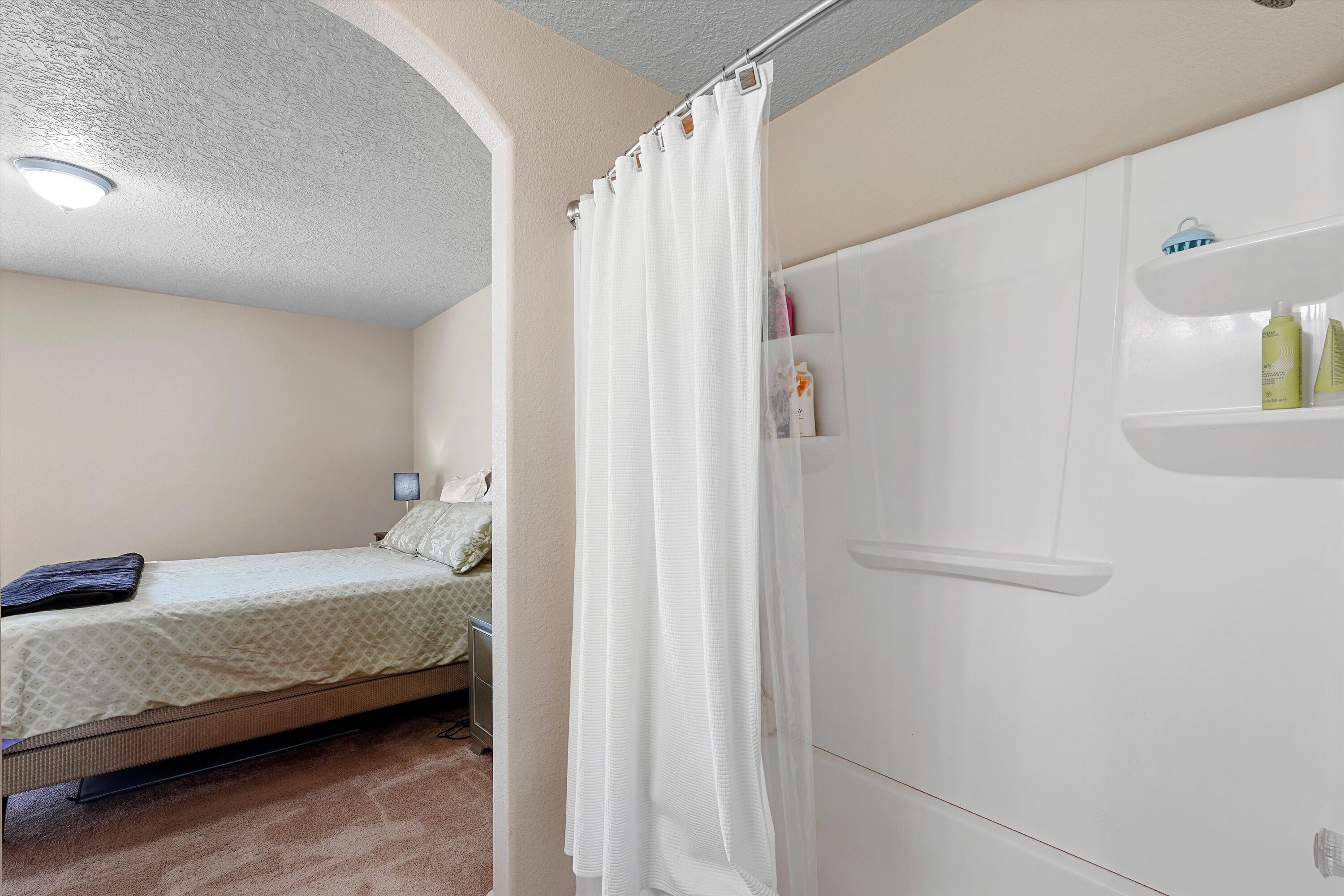 131 OAKWOOD Court SW