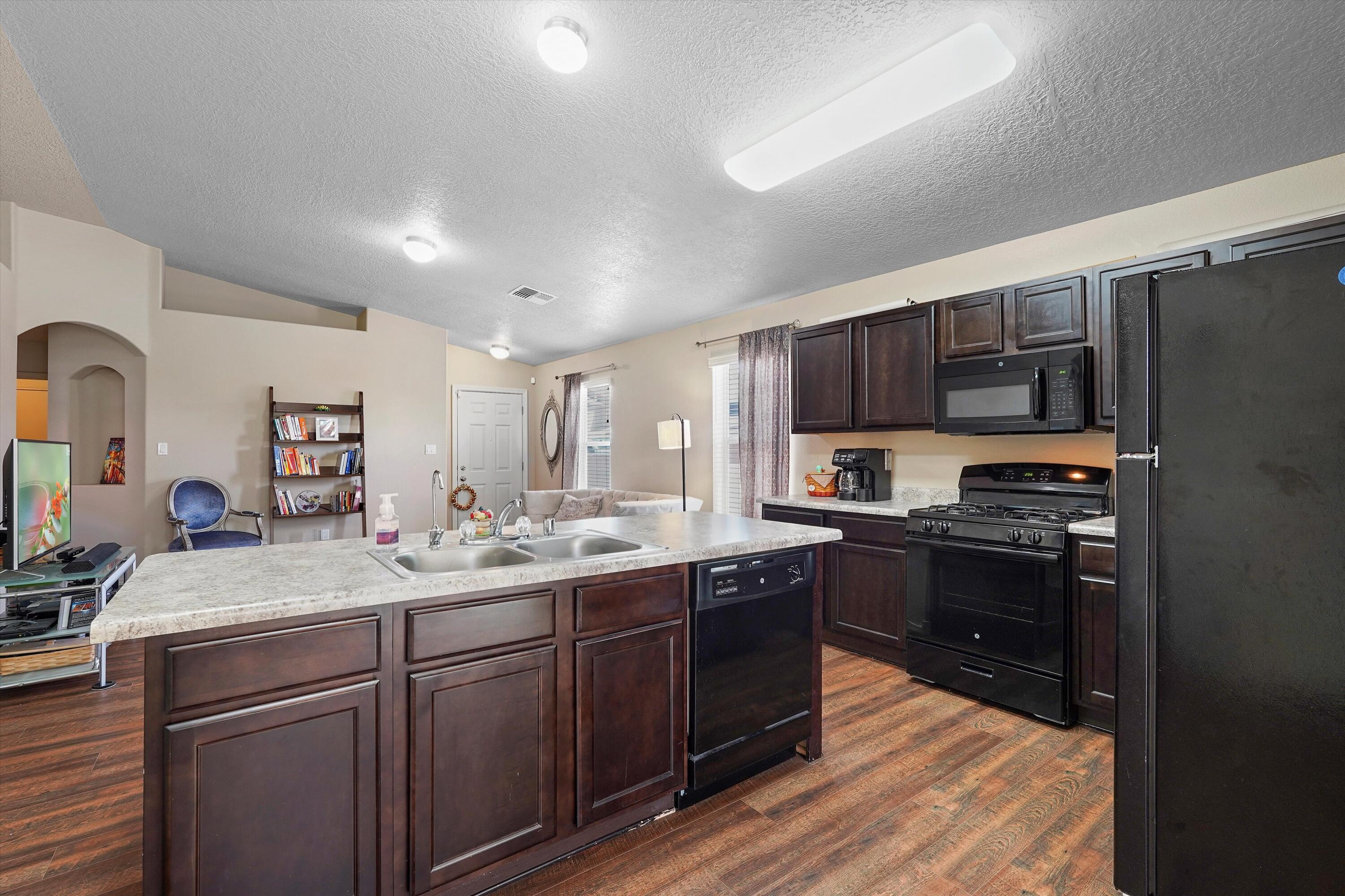 131 OAKWOOD Court SW
