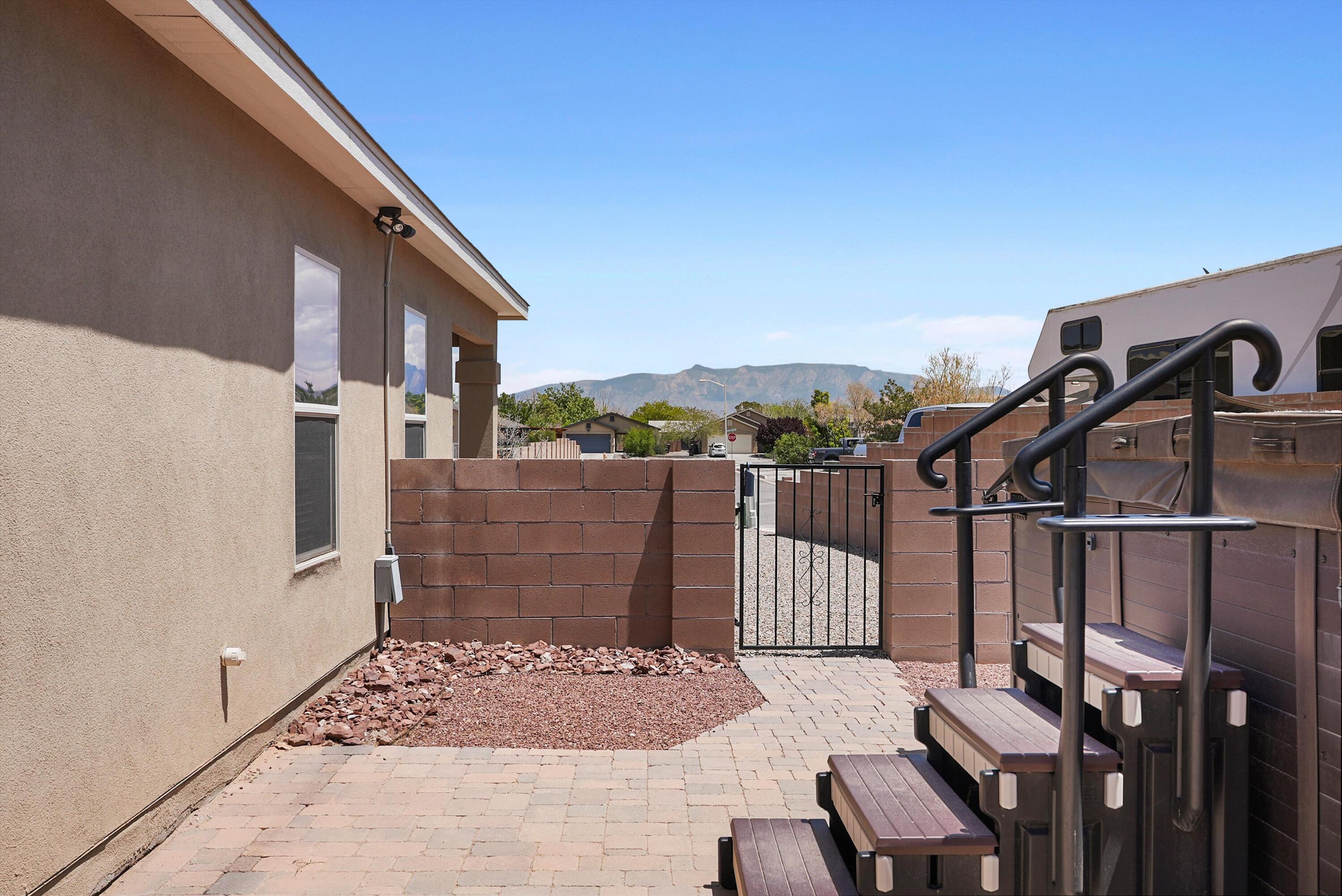 131 OAKWOOD Court SW