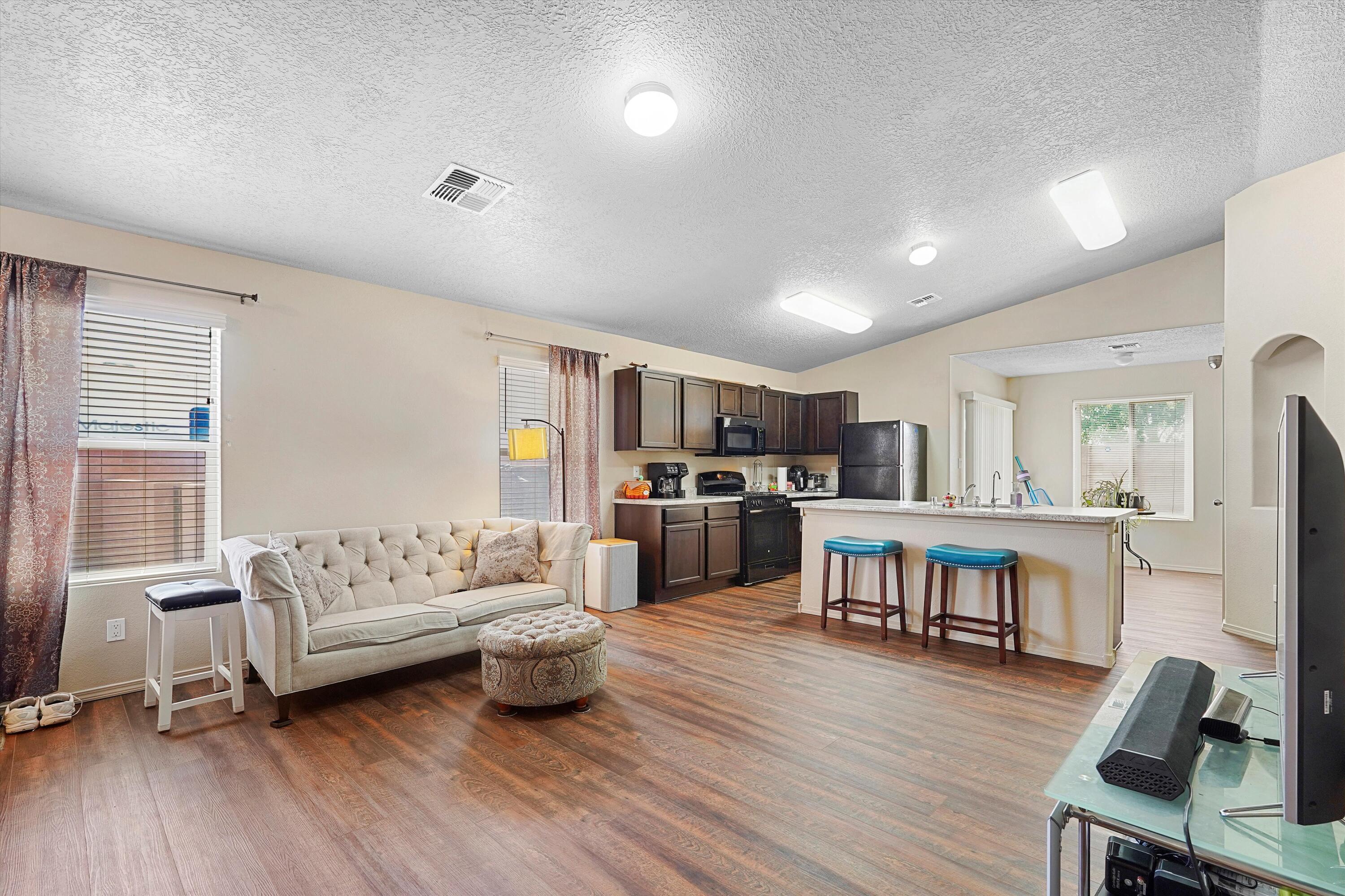 131 OAKWOOD Court SW