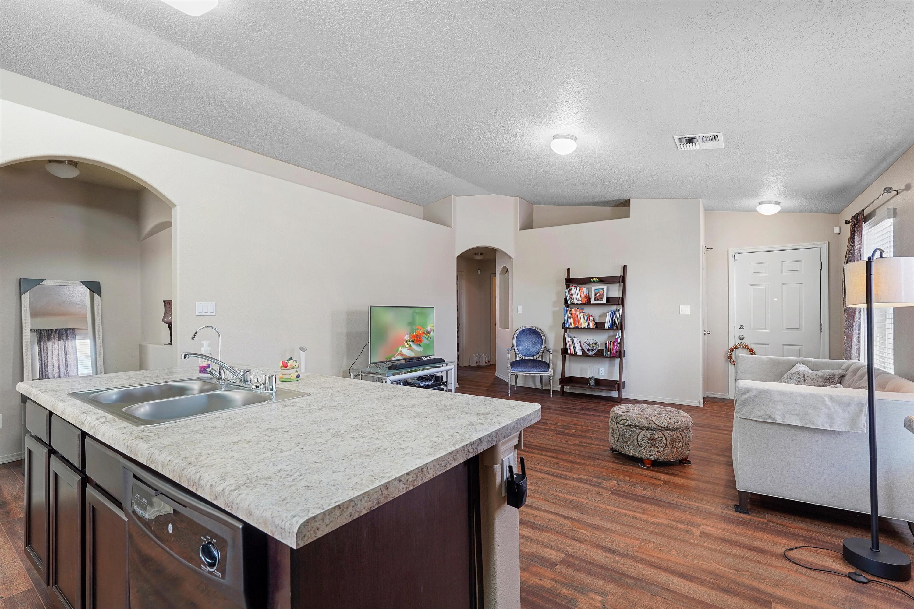 131 OAKWOOD Court SW