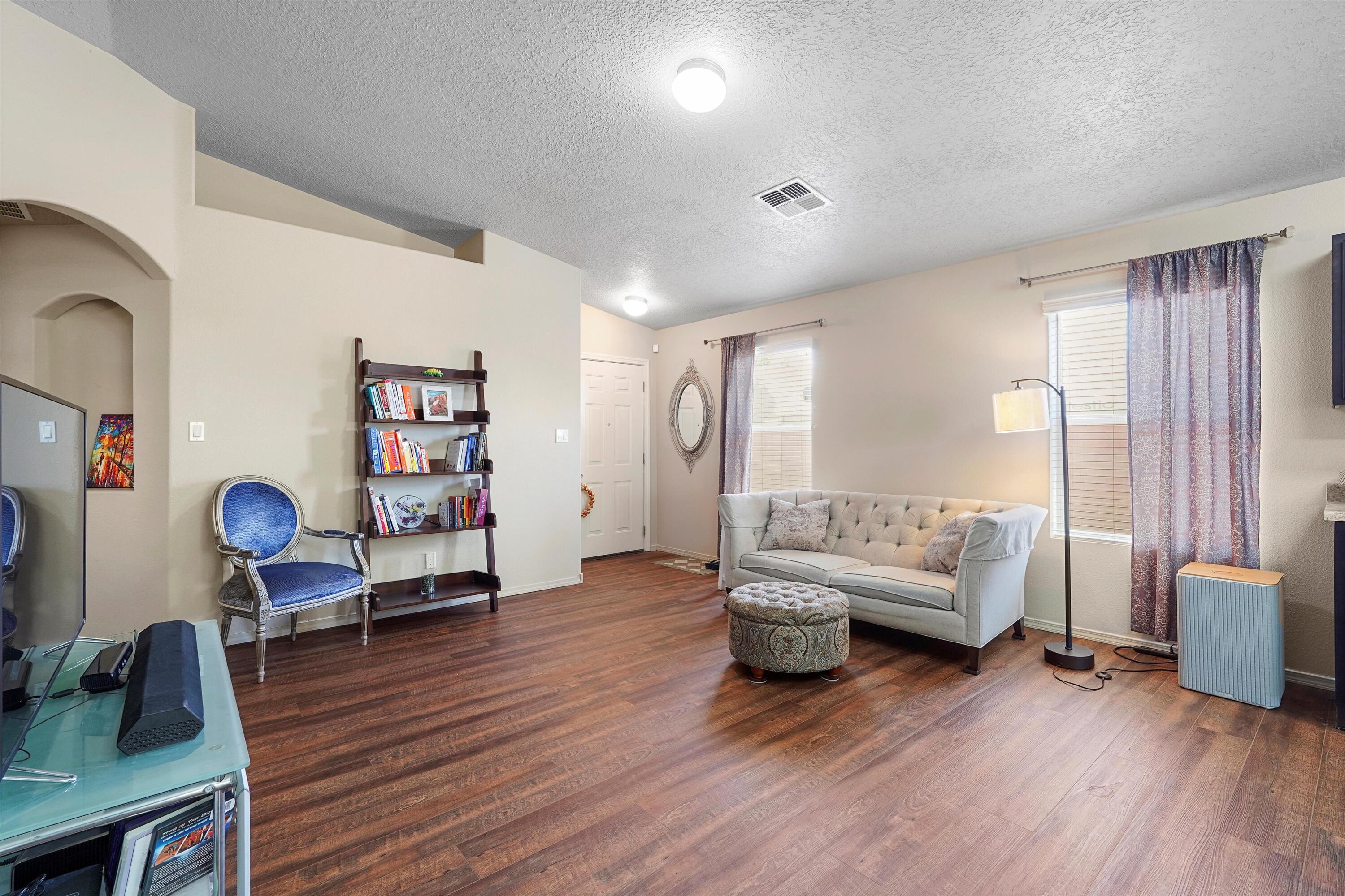 131 OAKWOOD Court SW