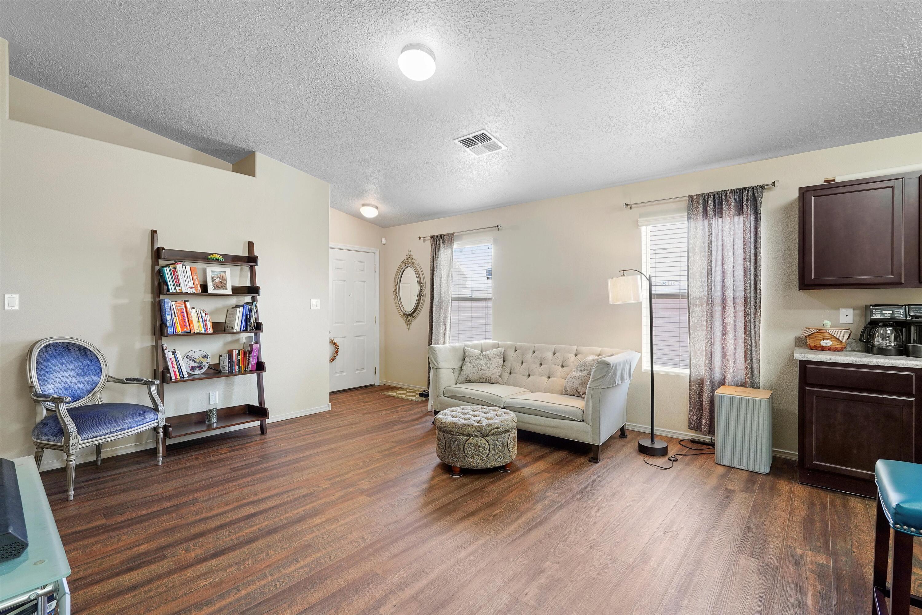 131 OAKWOOD Court SW