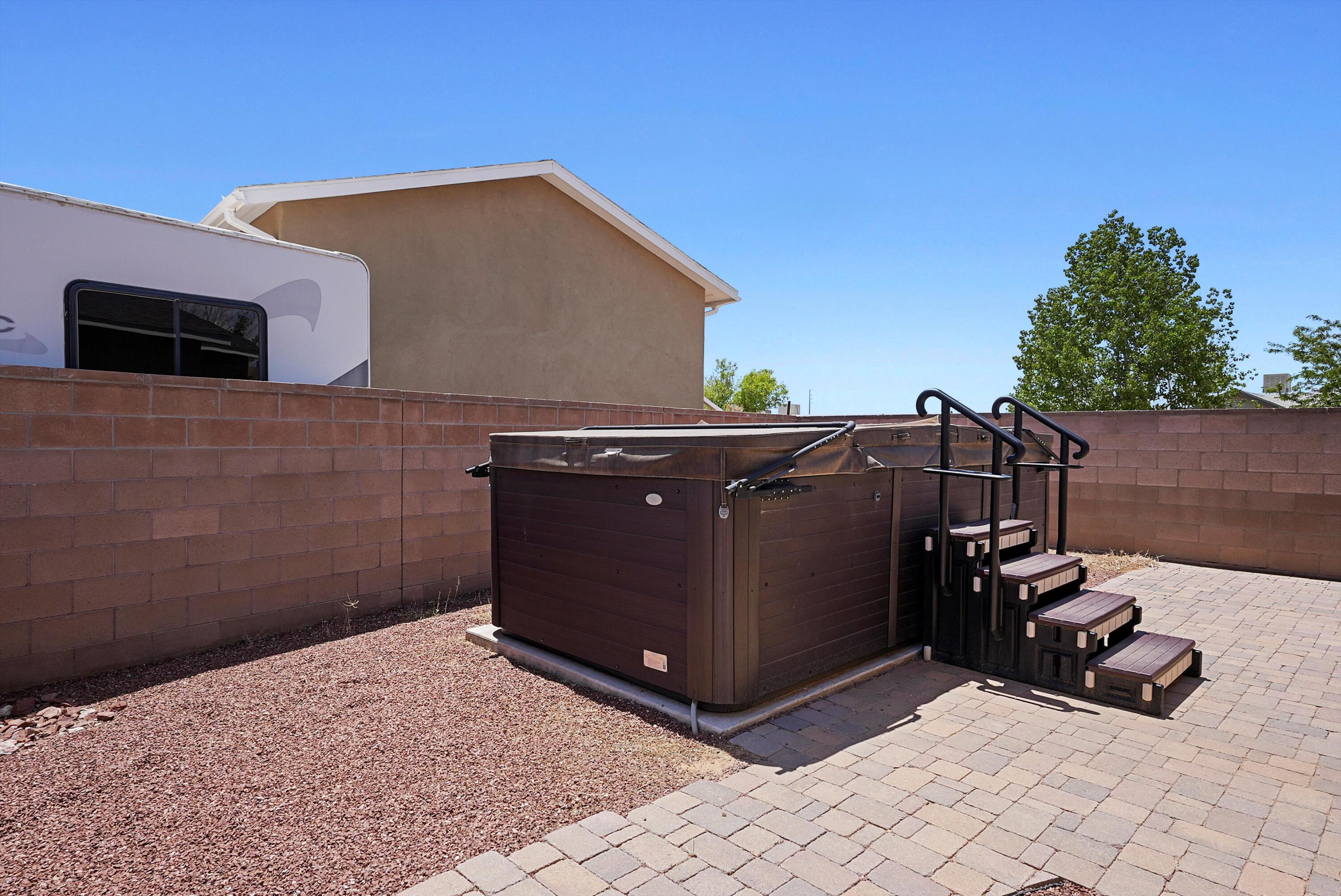 131 OAKWOOD Court SW