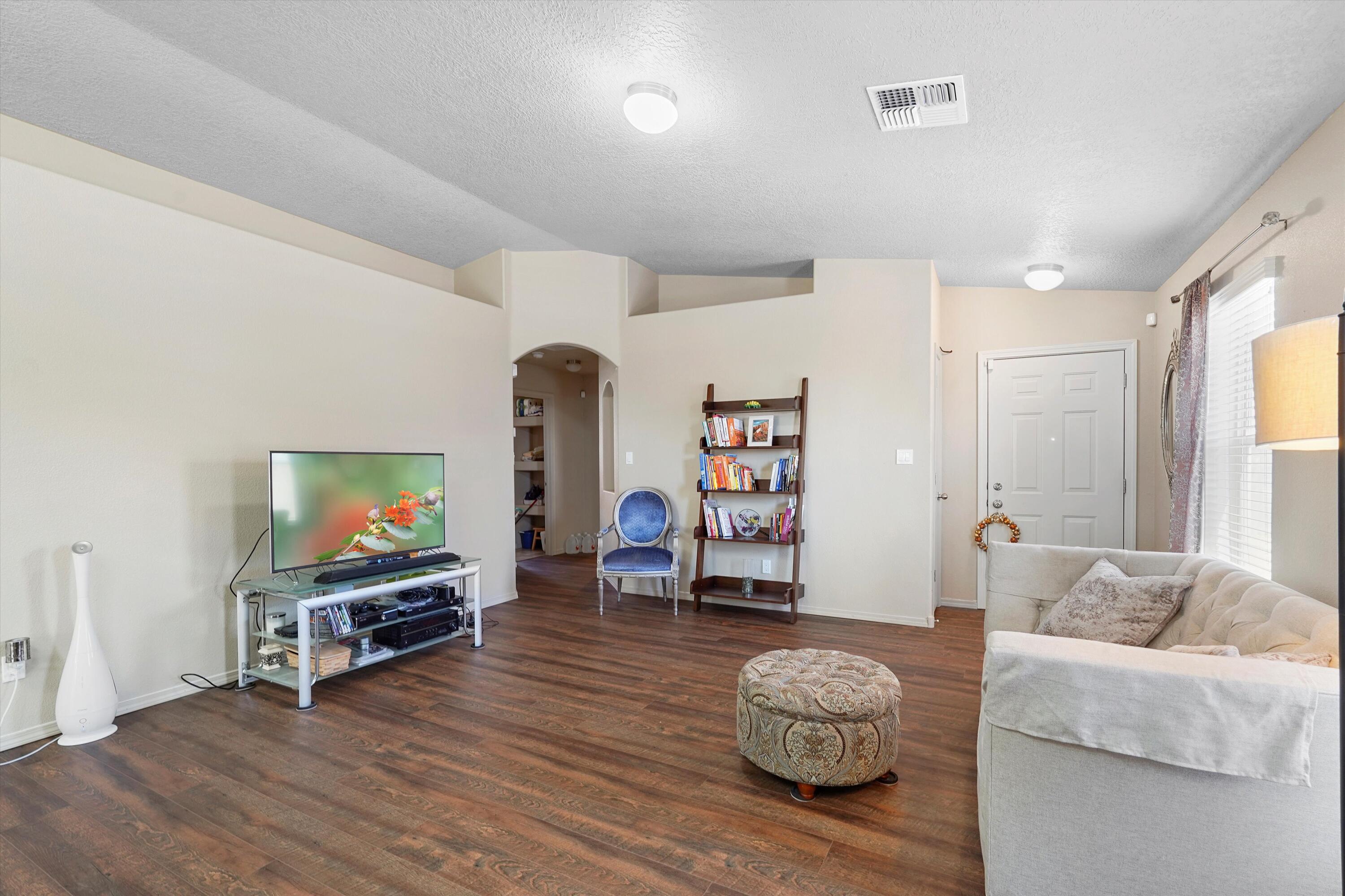 131 OAKWOOD Court SW