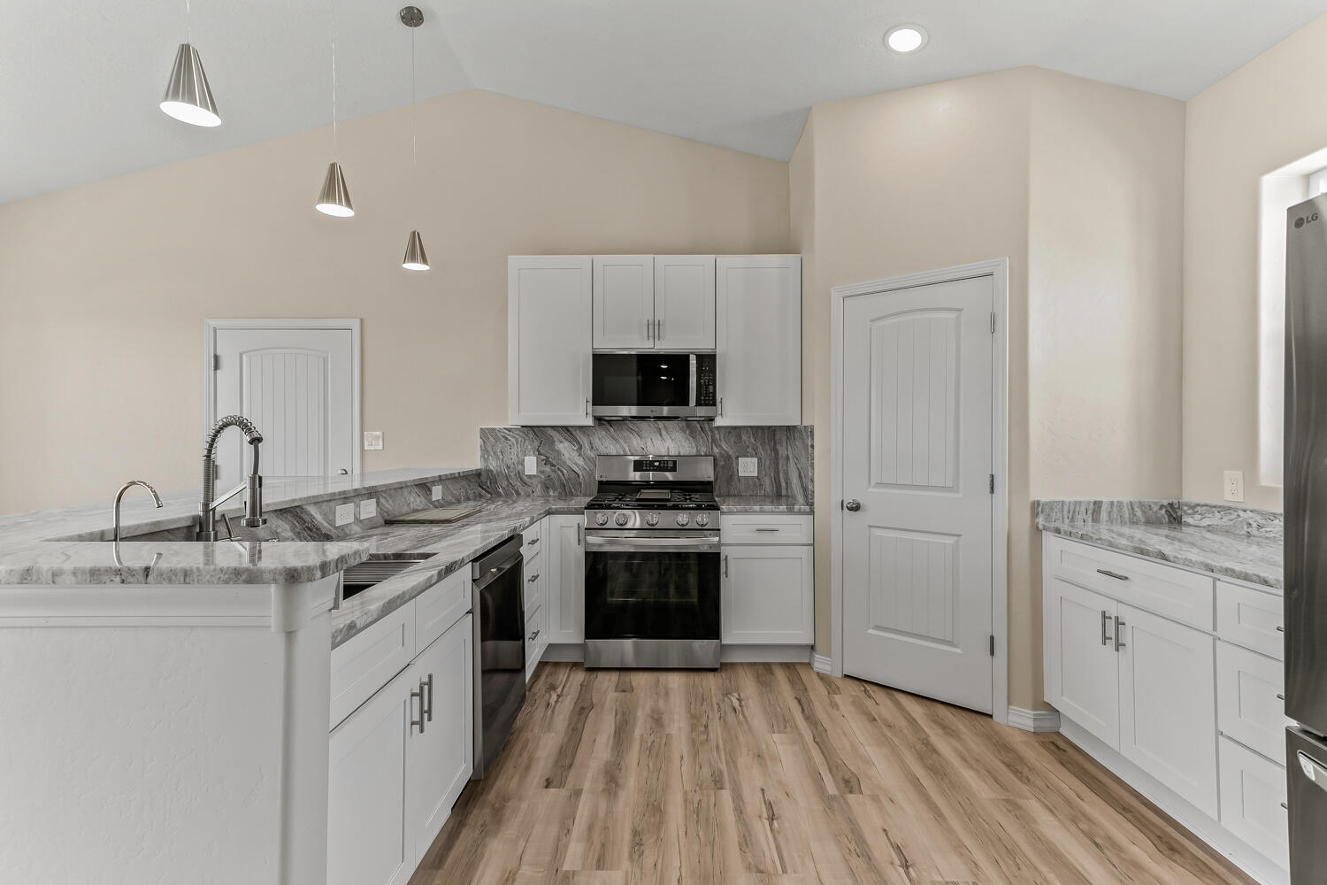 6 ROMANO RAY Court
