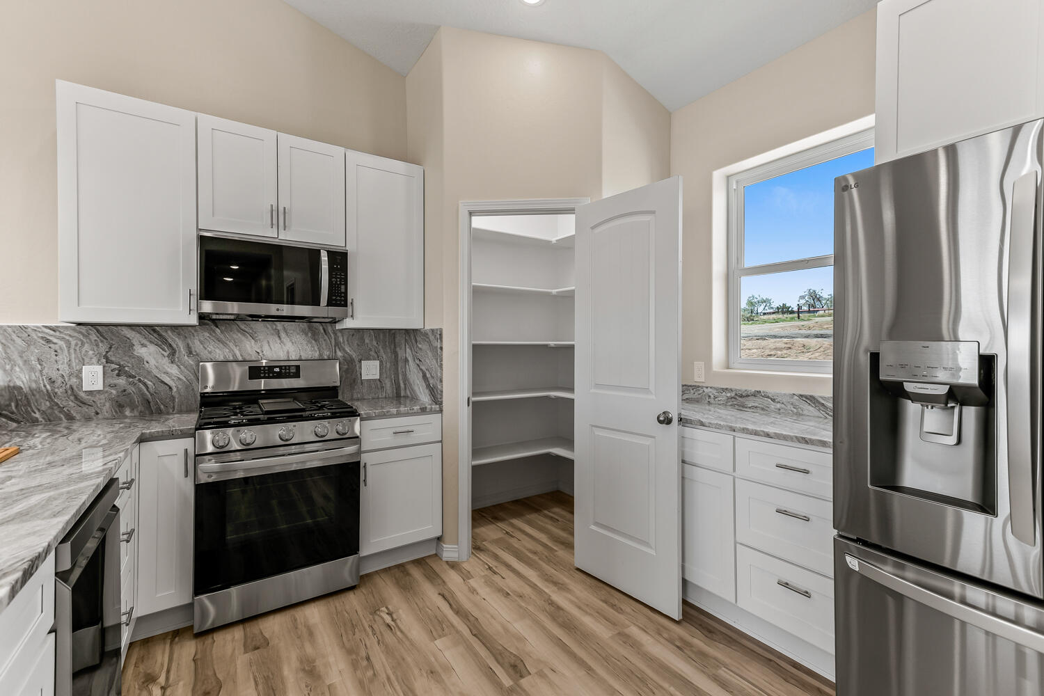 6 ROMANO RAY Court