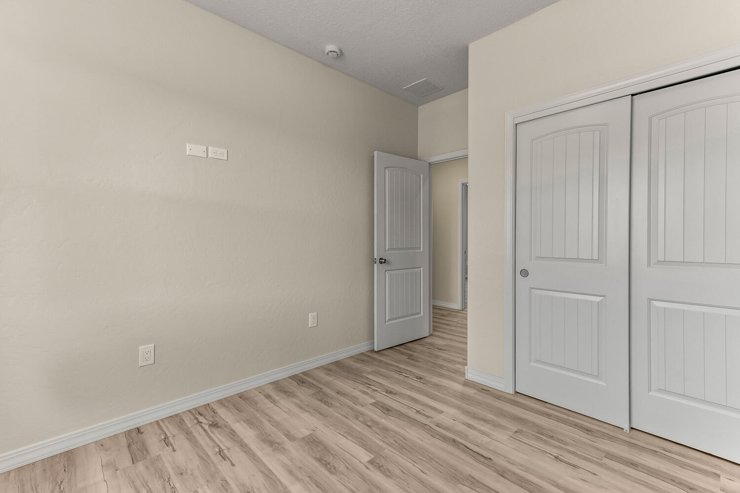 6 ROMANO RAY Court
