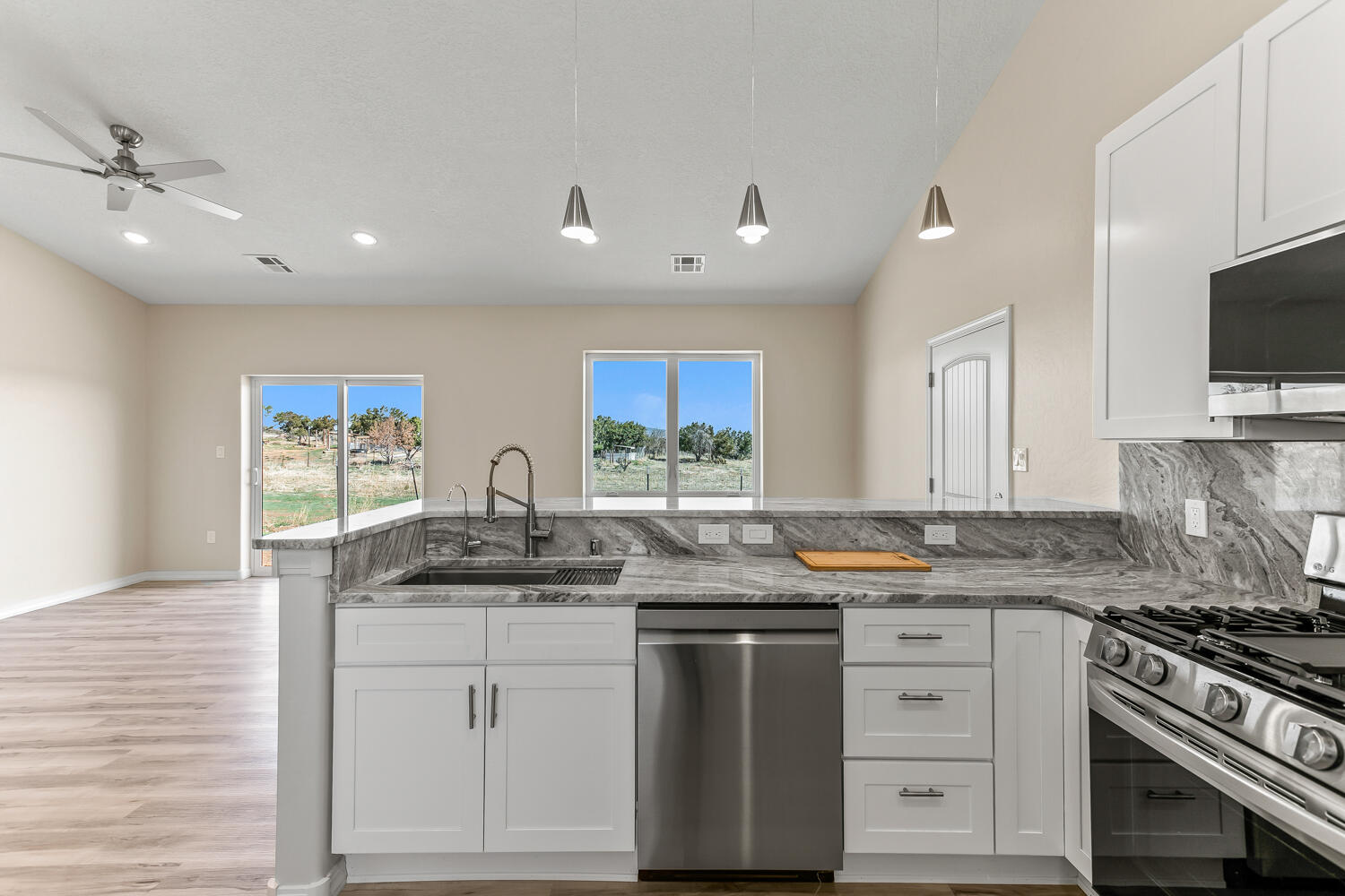 6 ROMANO RAY Court