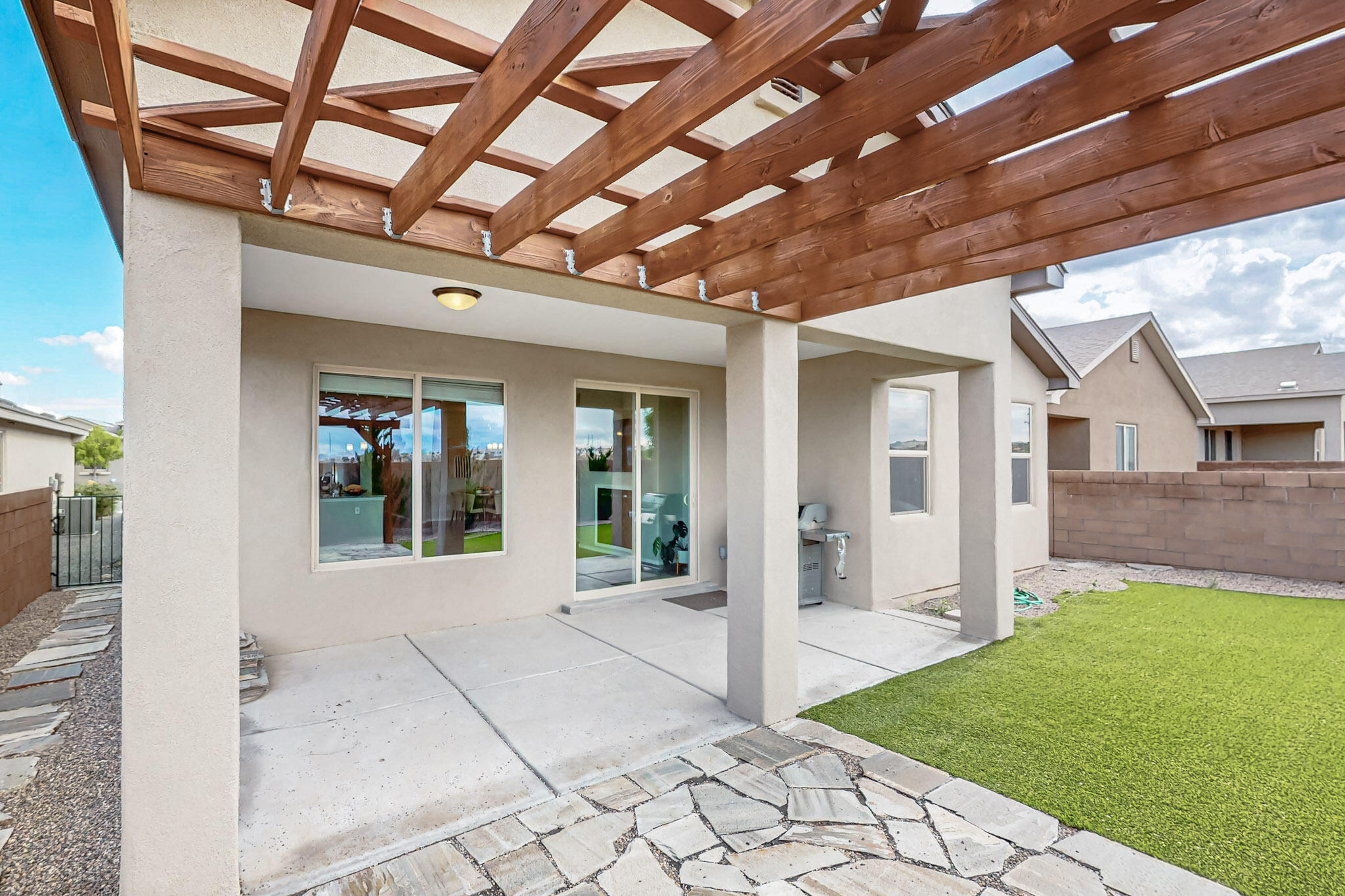 4281 CROWNED EAGLE Loop NE