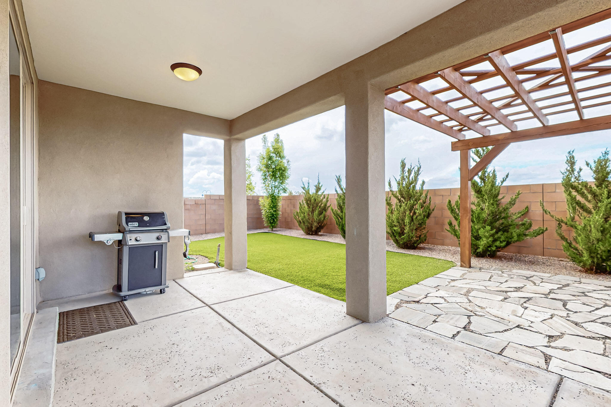 4281 CROWNED EAGLE Loop NE