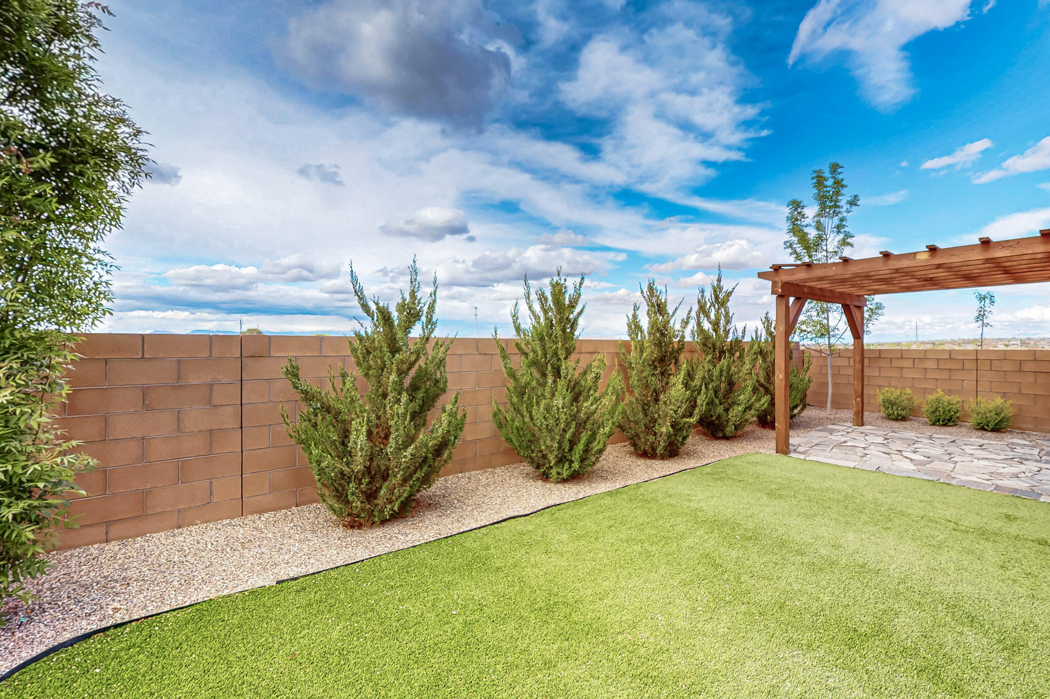 4281 CROWNED EAGLE Loop NE