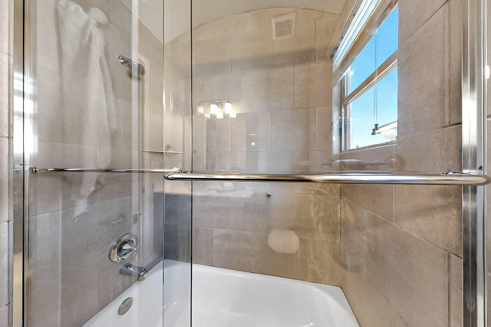 4281 CROWNED EAGLE Loop NE