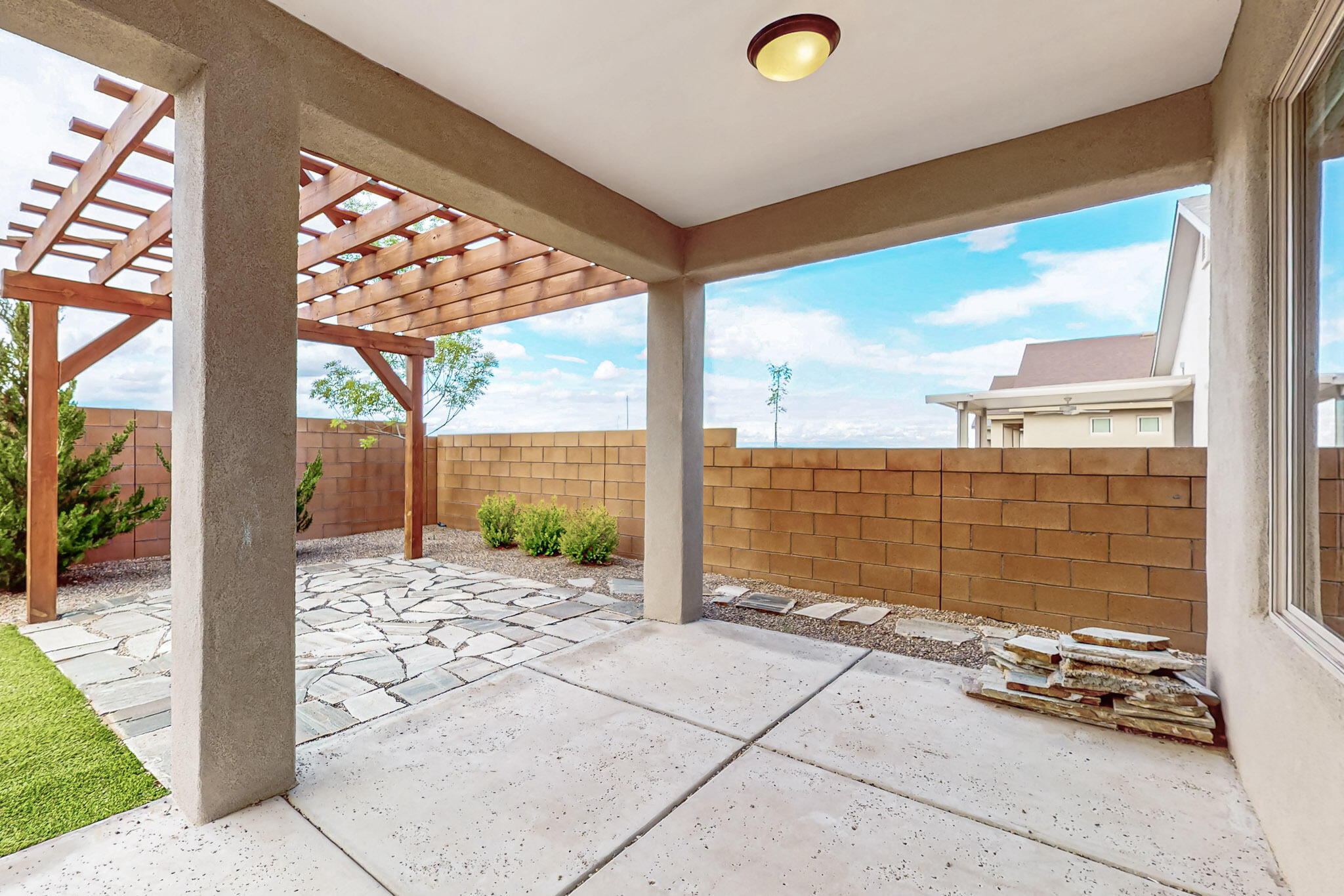 4281 CROWNED EAGLE Loop NE