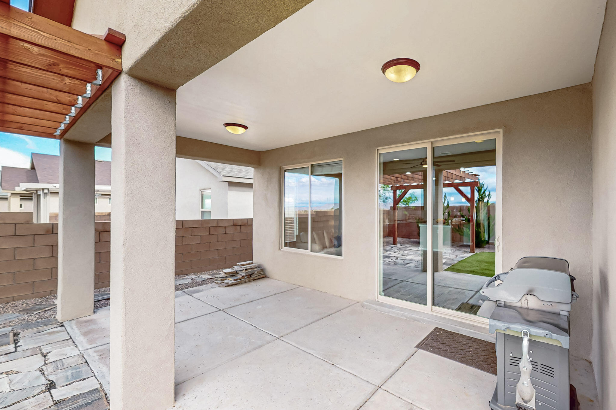 4281 CROWNED EAGLE Loop NE