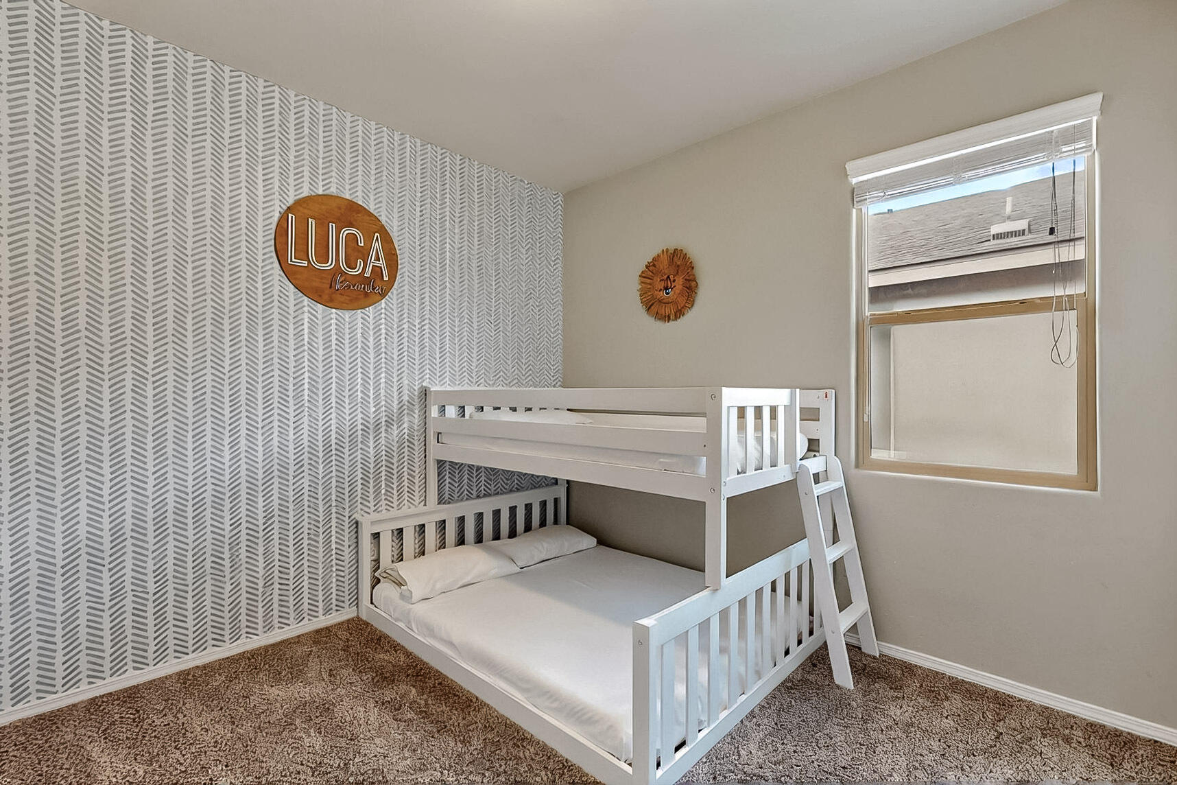 4281 CROWNED EAGLE Loop NE