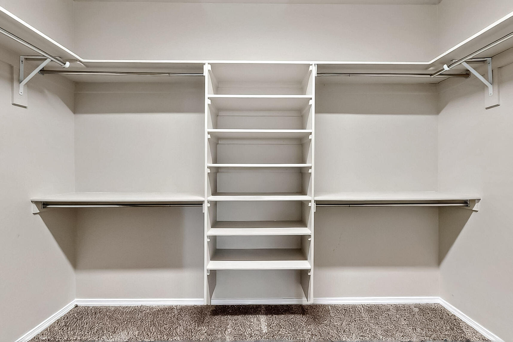 4281 CROWNED EAGLE Loop NE