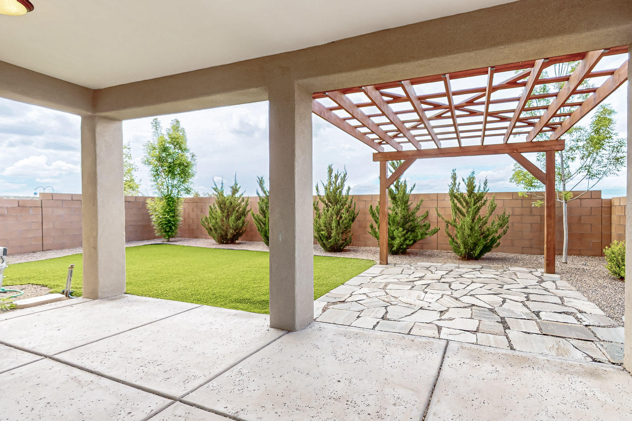 4281 CROWNED EAGLE Loop NE