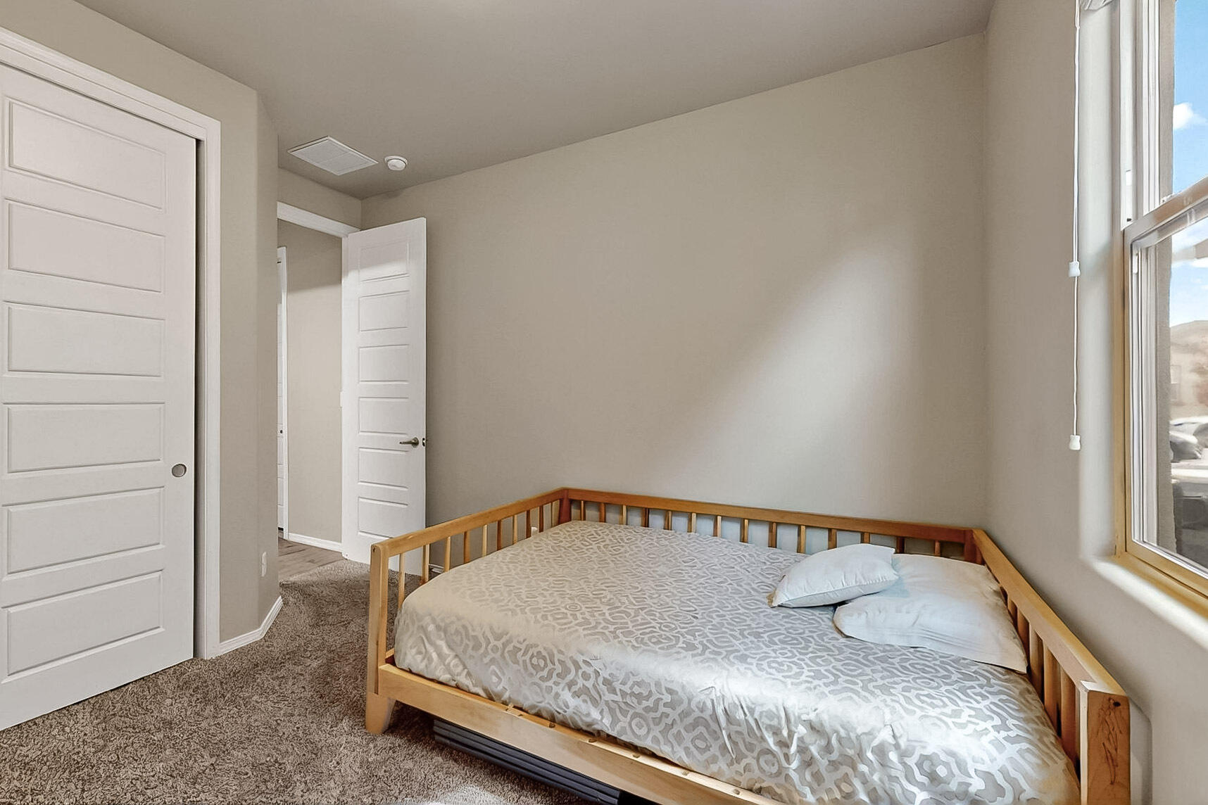 4281 CROWNED EAGLE Loop NE