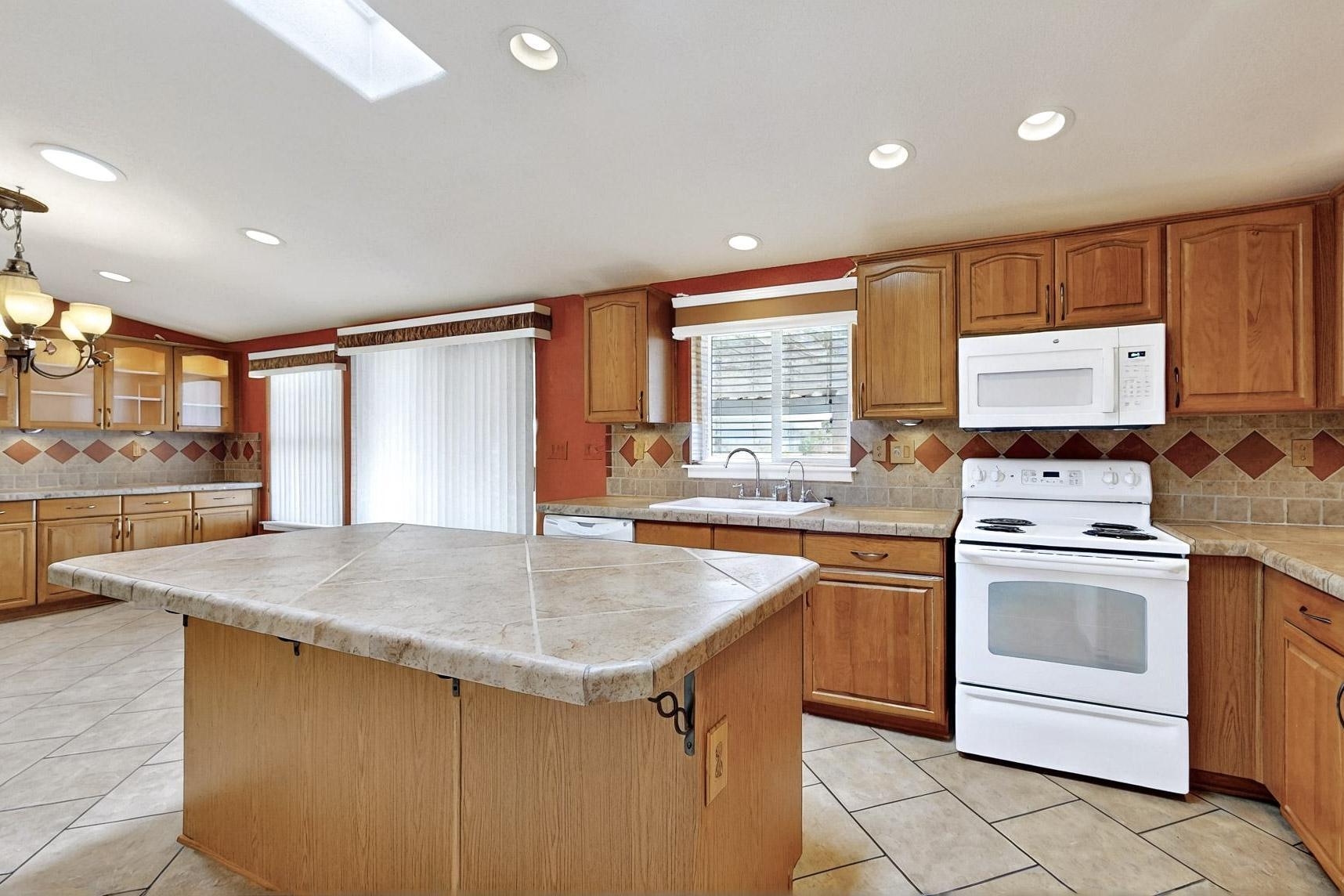 322 SUNRISE BLUFFS Drive