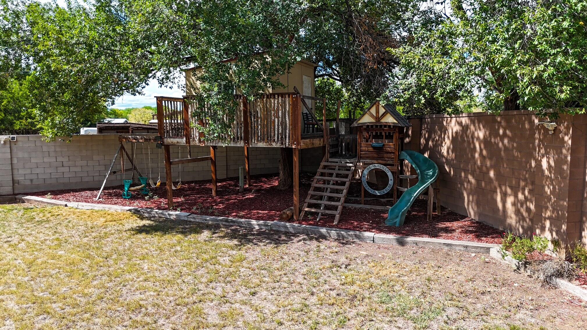 501 Calle De La Angel