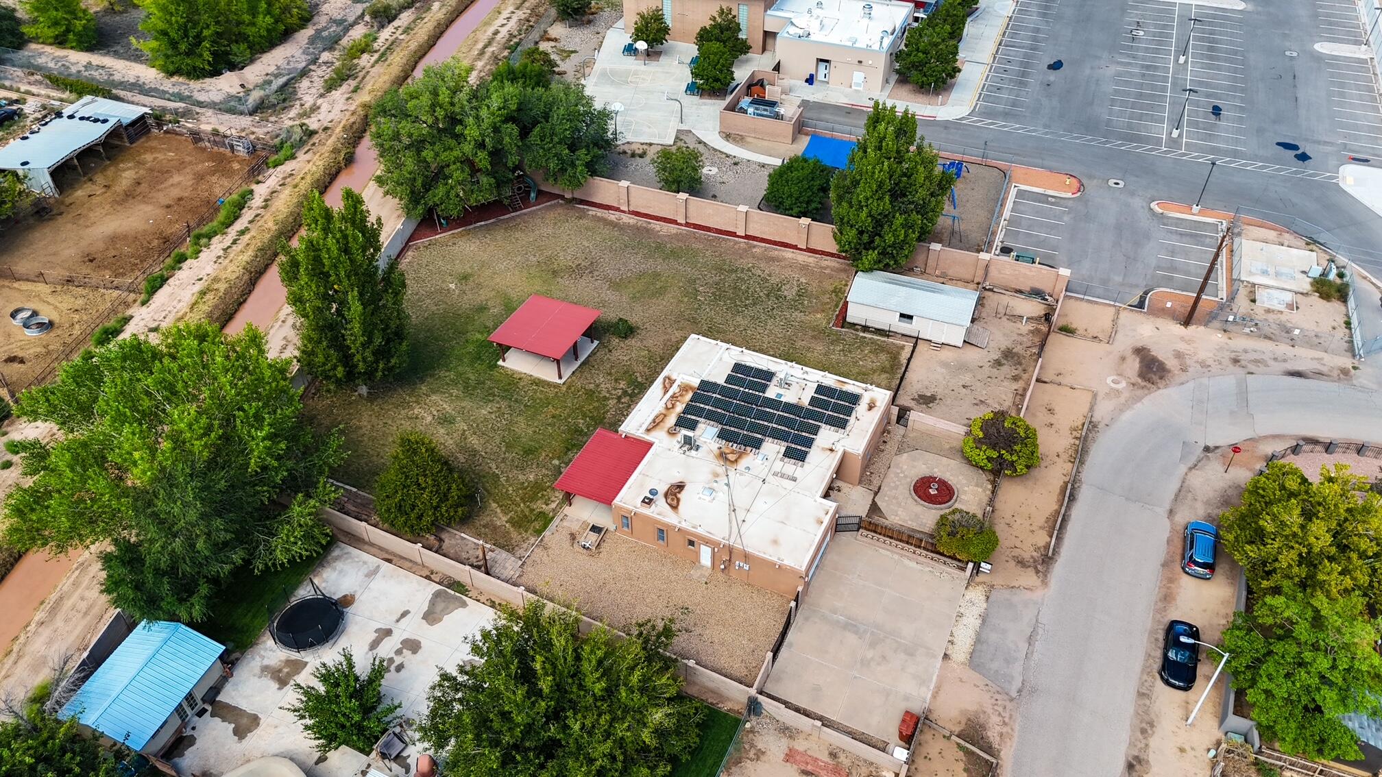 501 Calle De La Angel