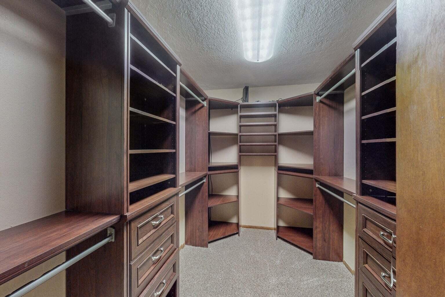 501 Calle De La Angel