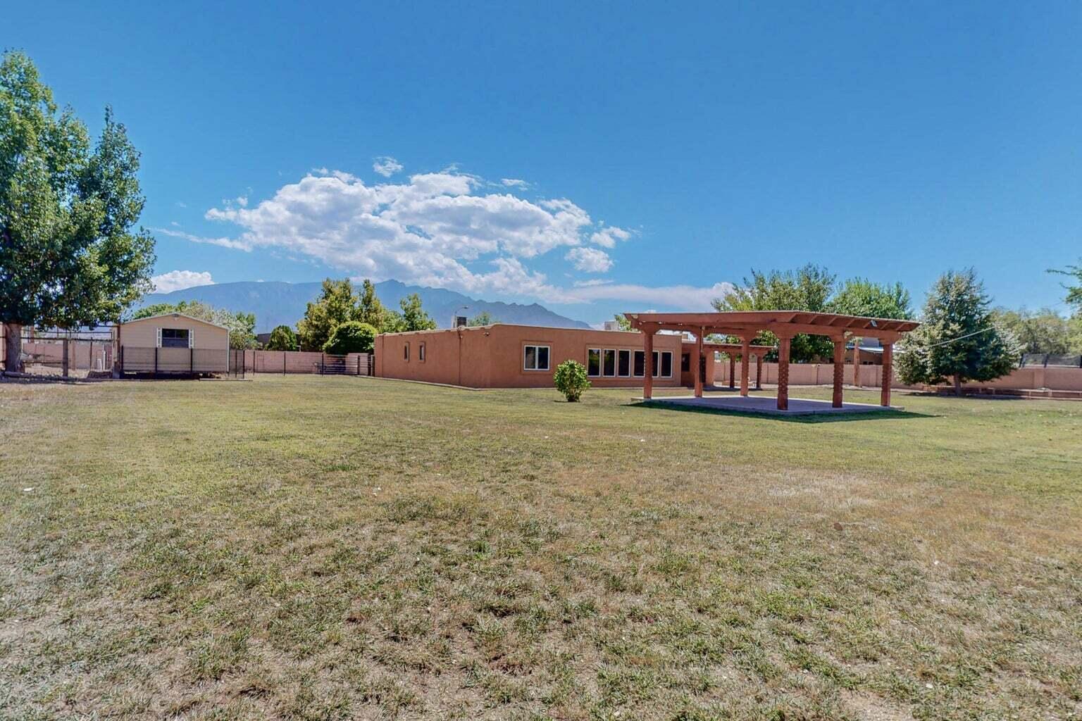 501 Calle De La Angel