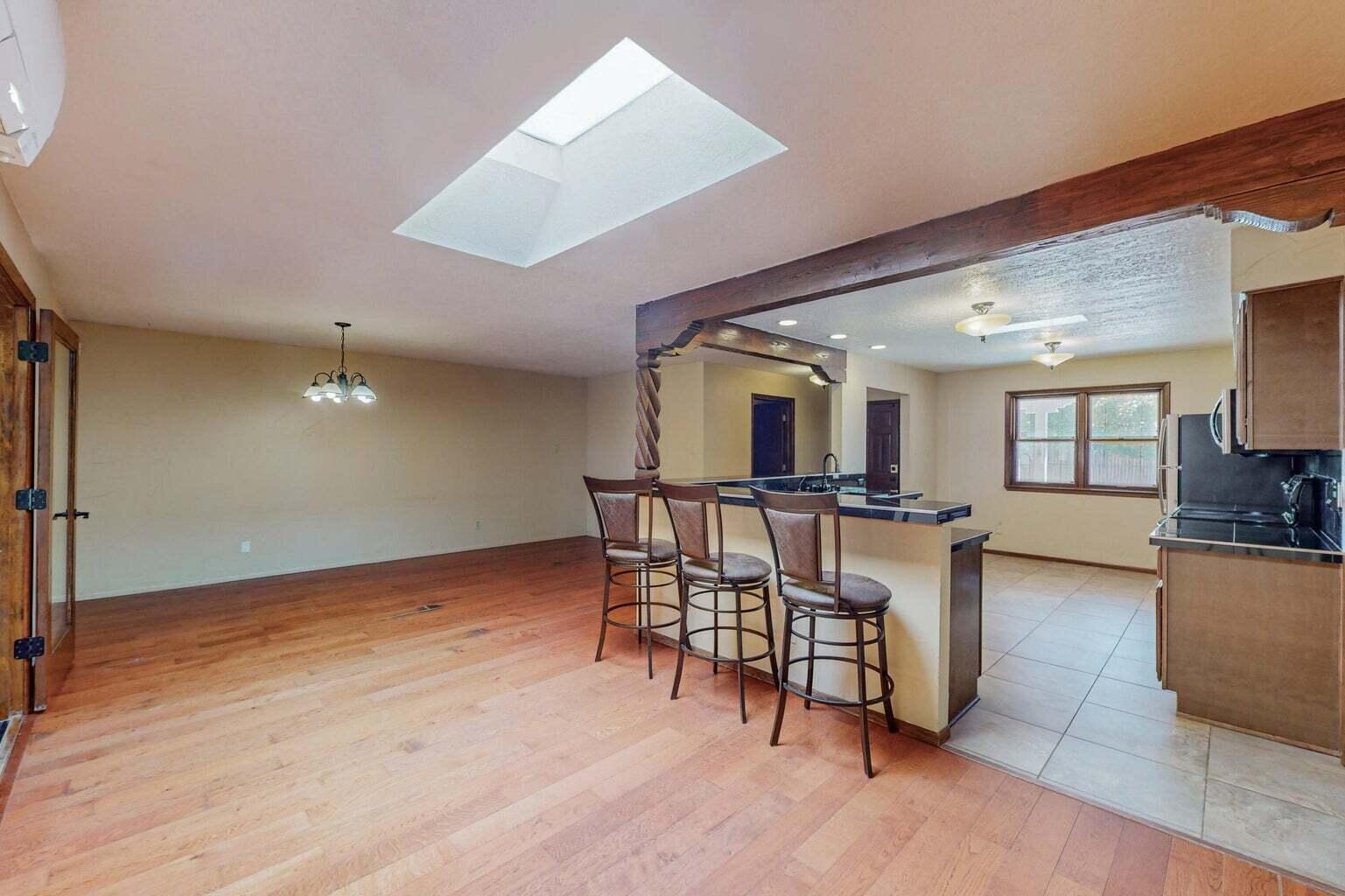 501 Calle De La Angel