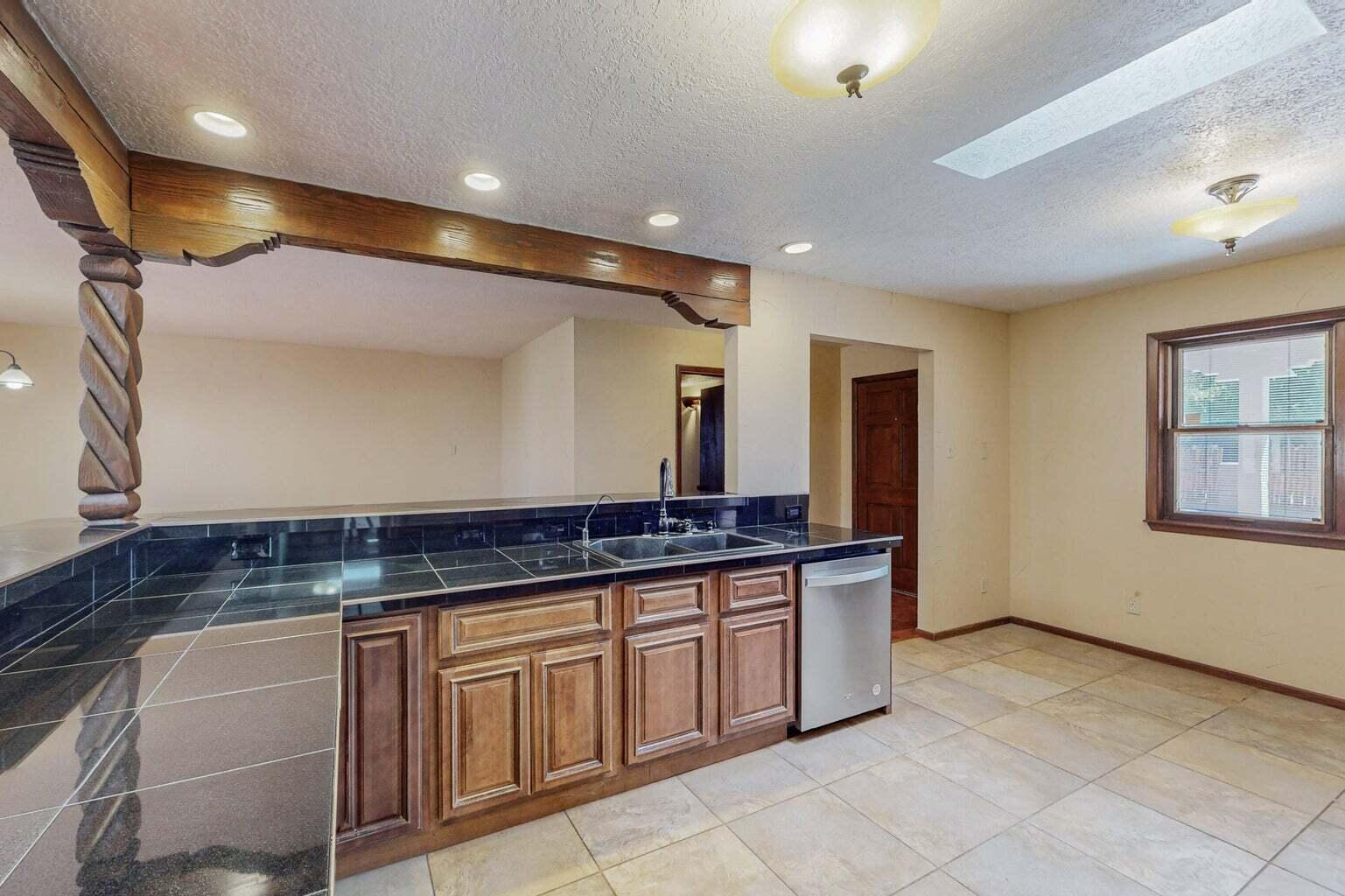 501 Calle De La Angel