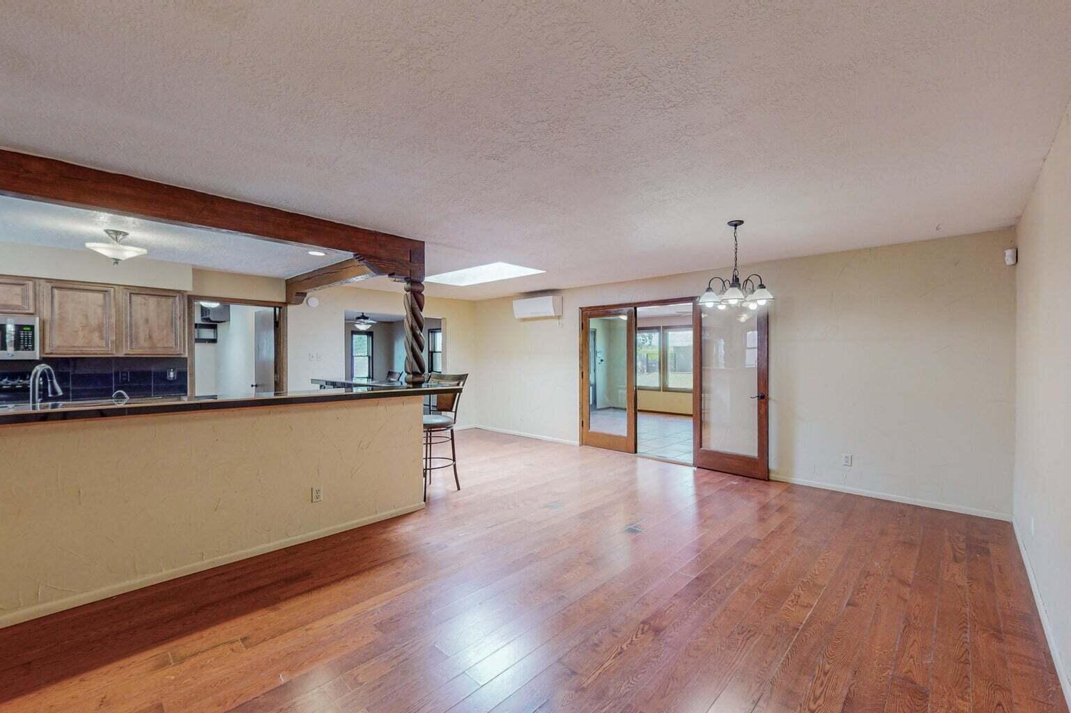 501 Calle De La Angel