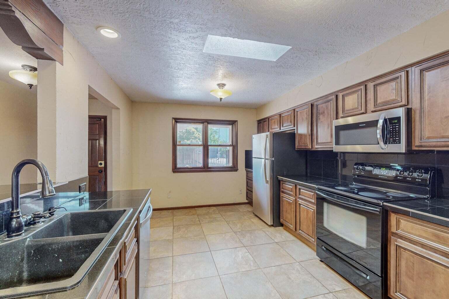 501 Calle De La Angel