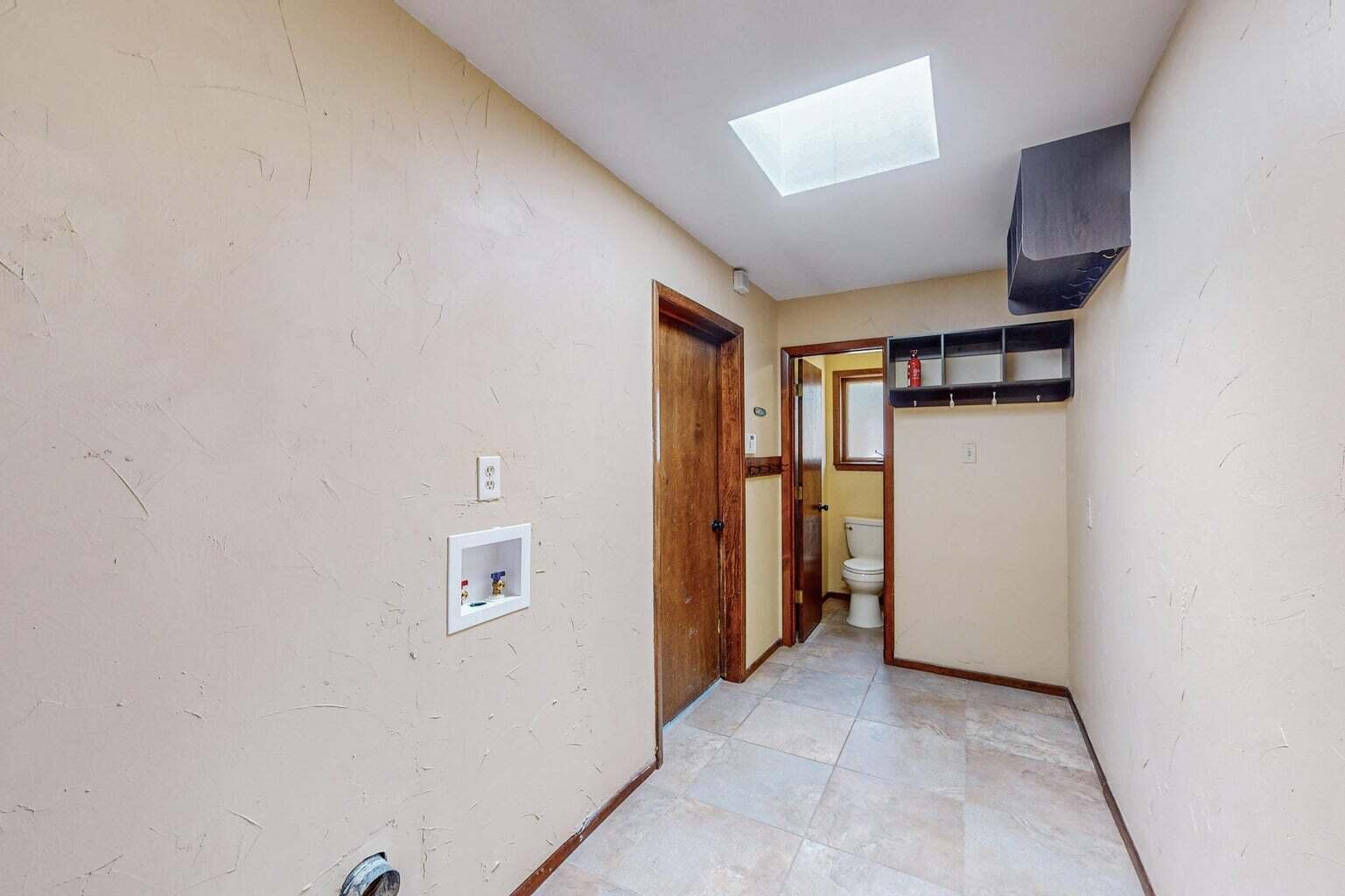 501 Calle De La Angel