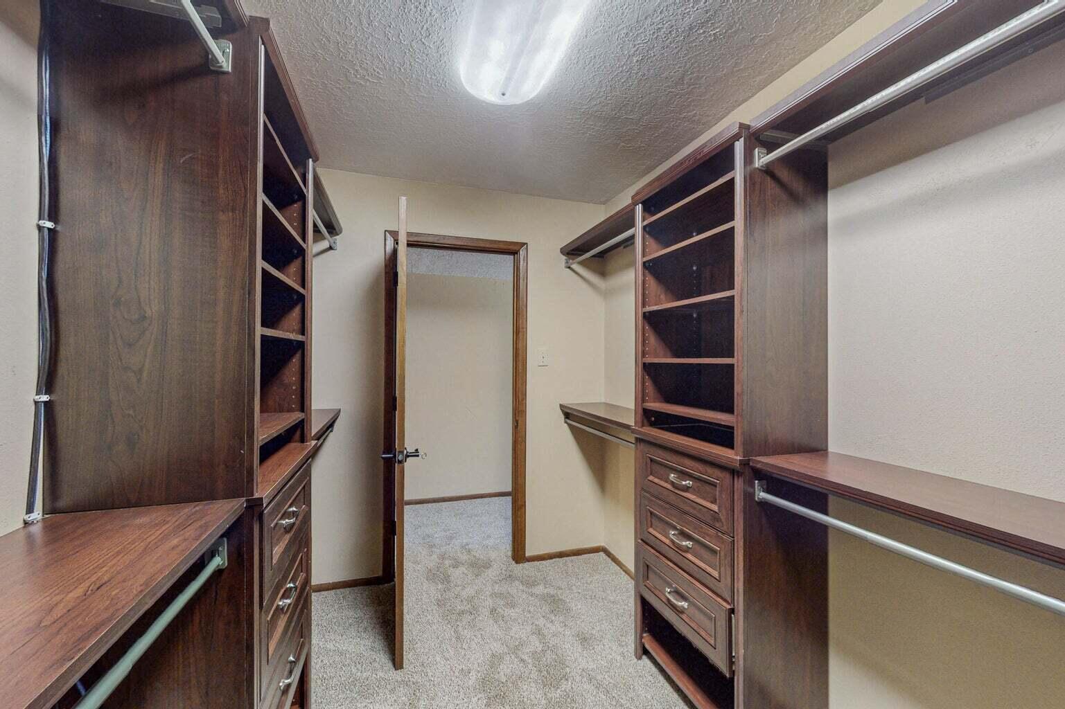 501 Calle De La Angel