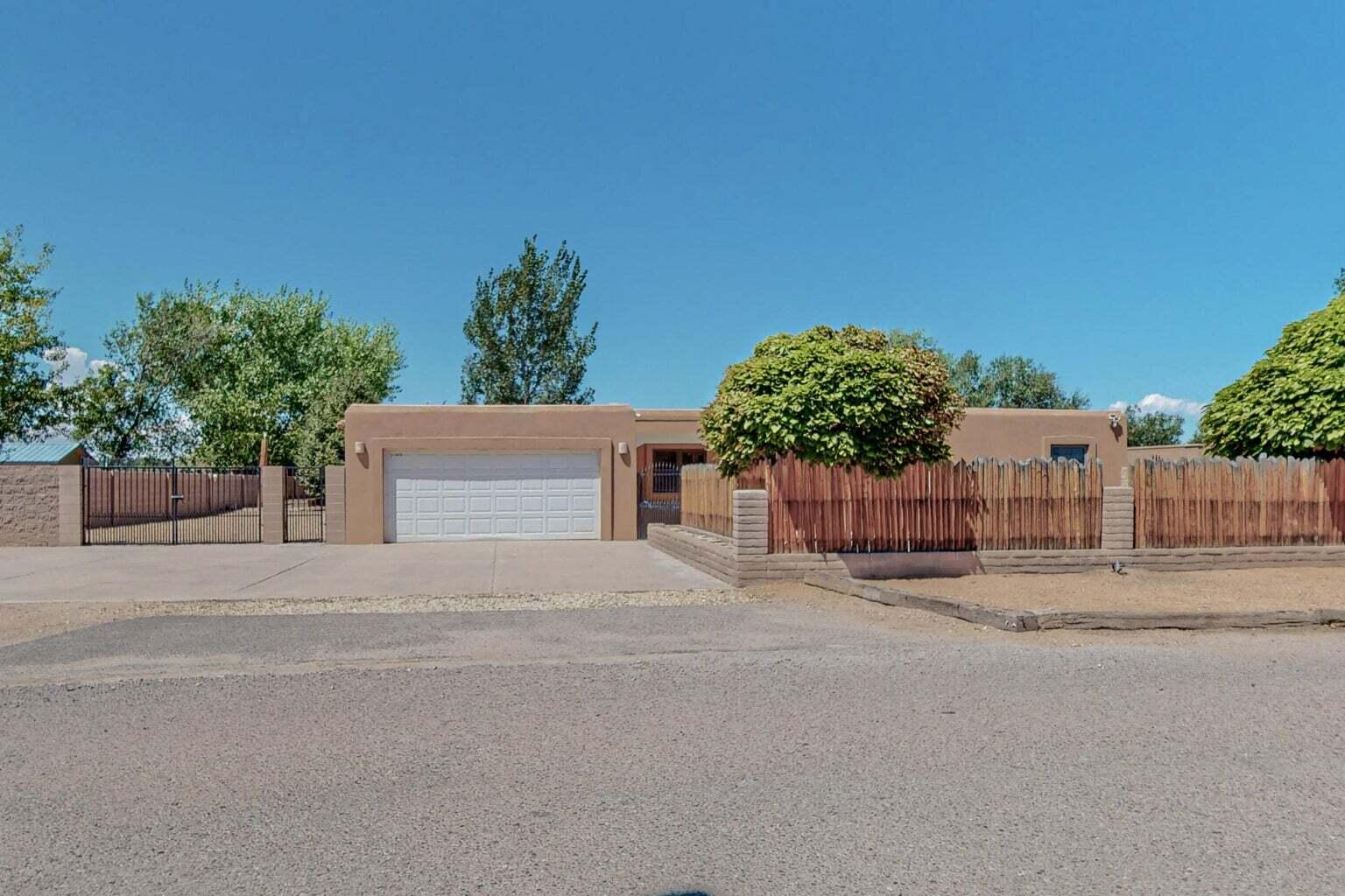 501 Calle De La Angel