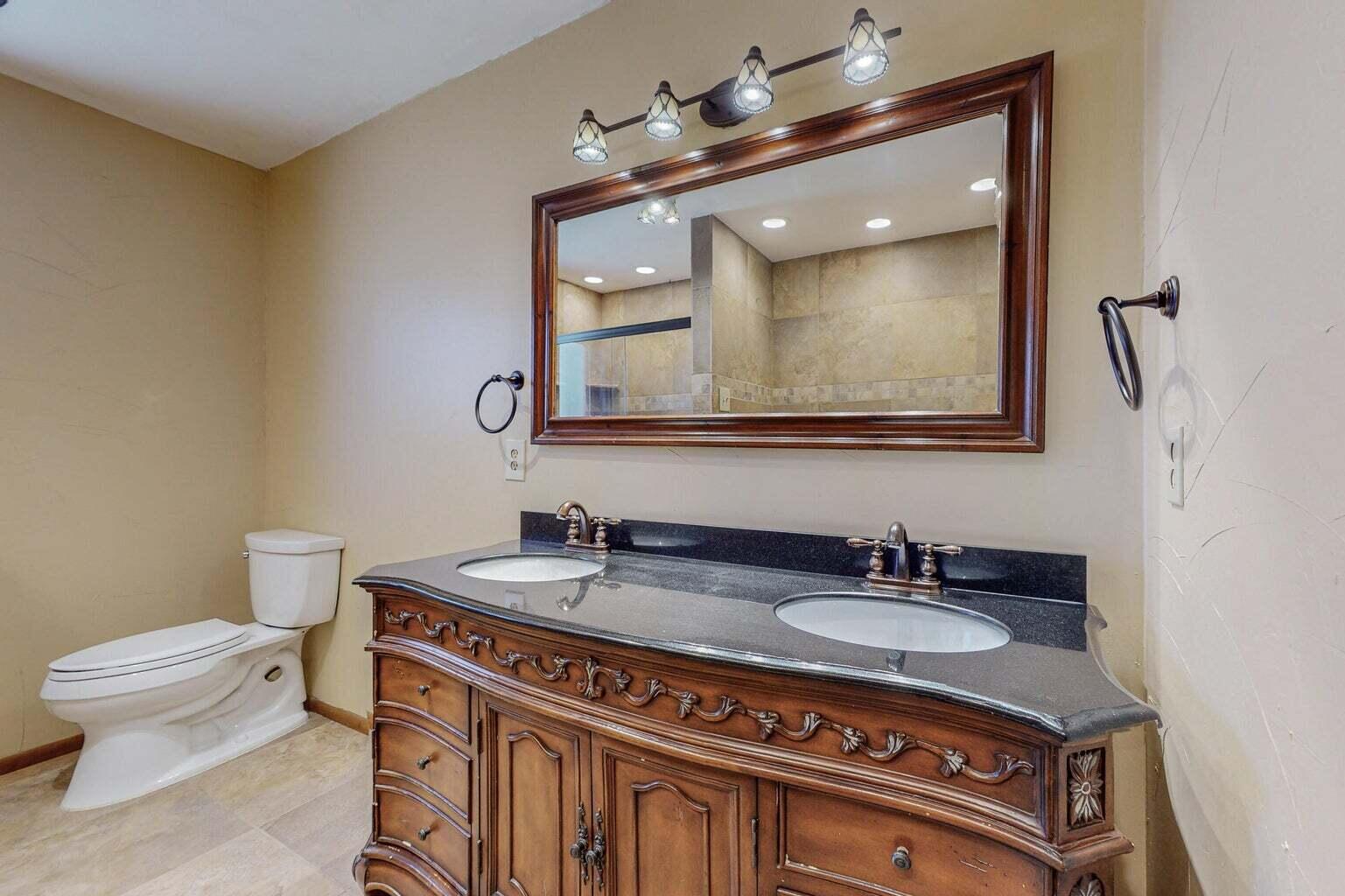 501 Calle De La Angel