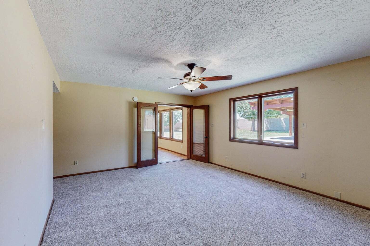 501 Calle De La Angel