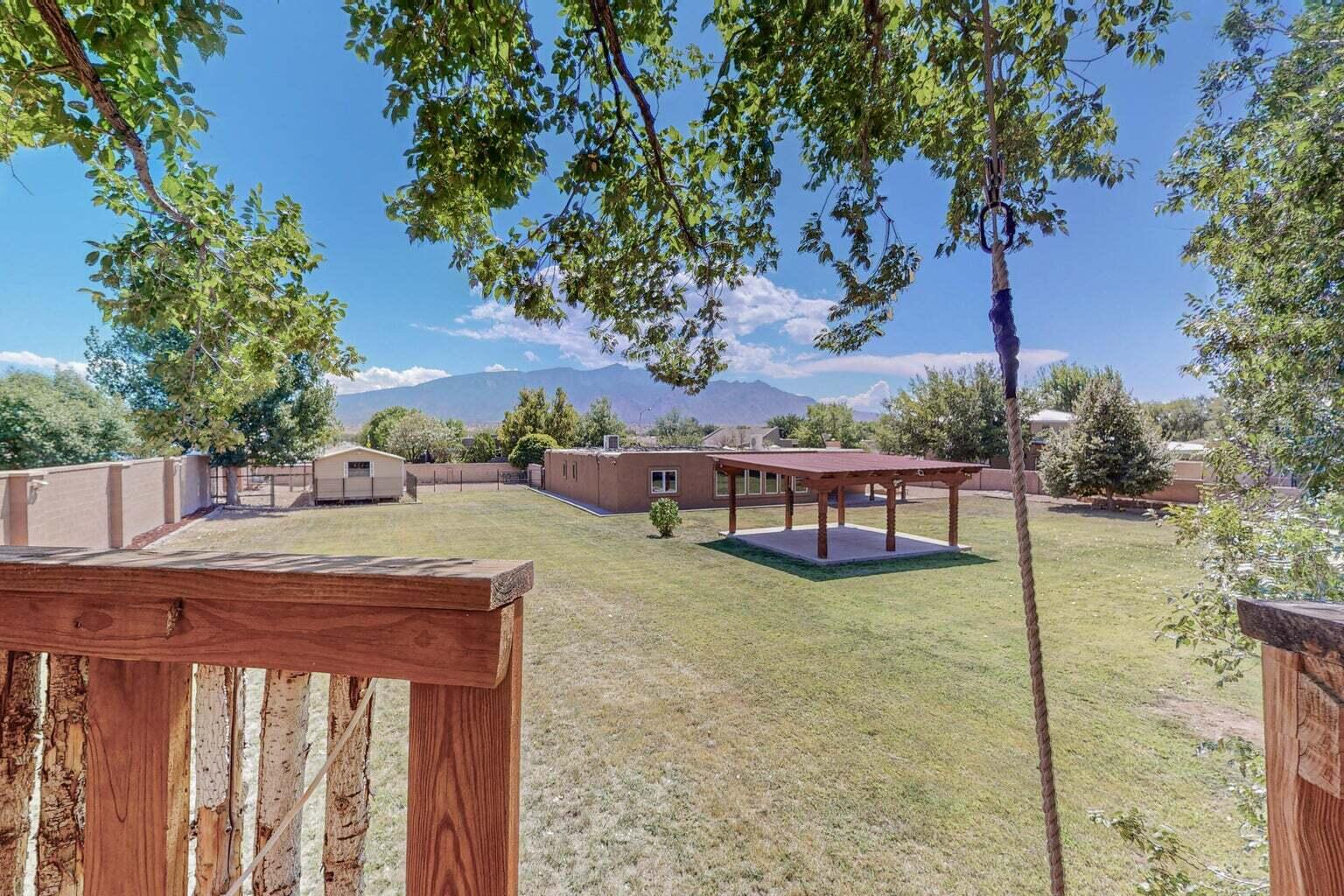 501 Calle De La Angel