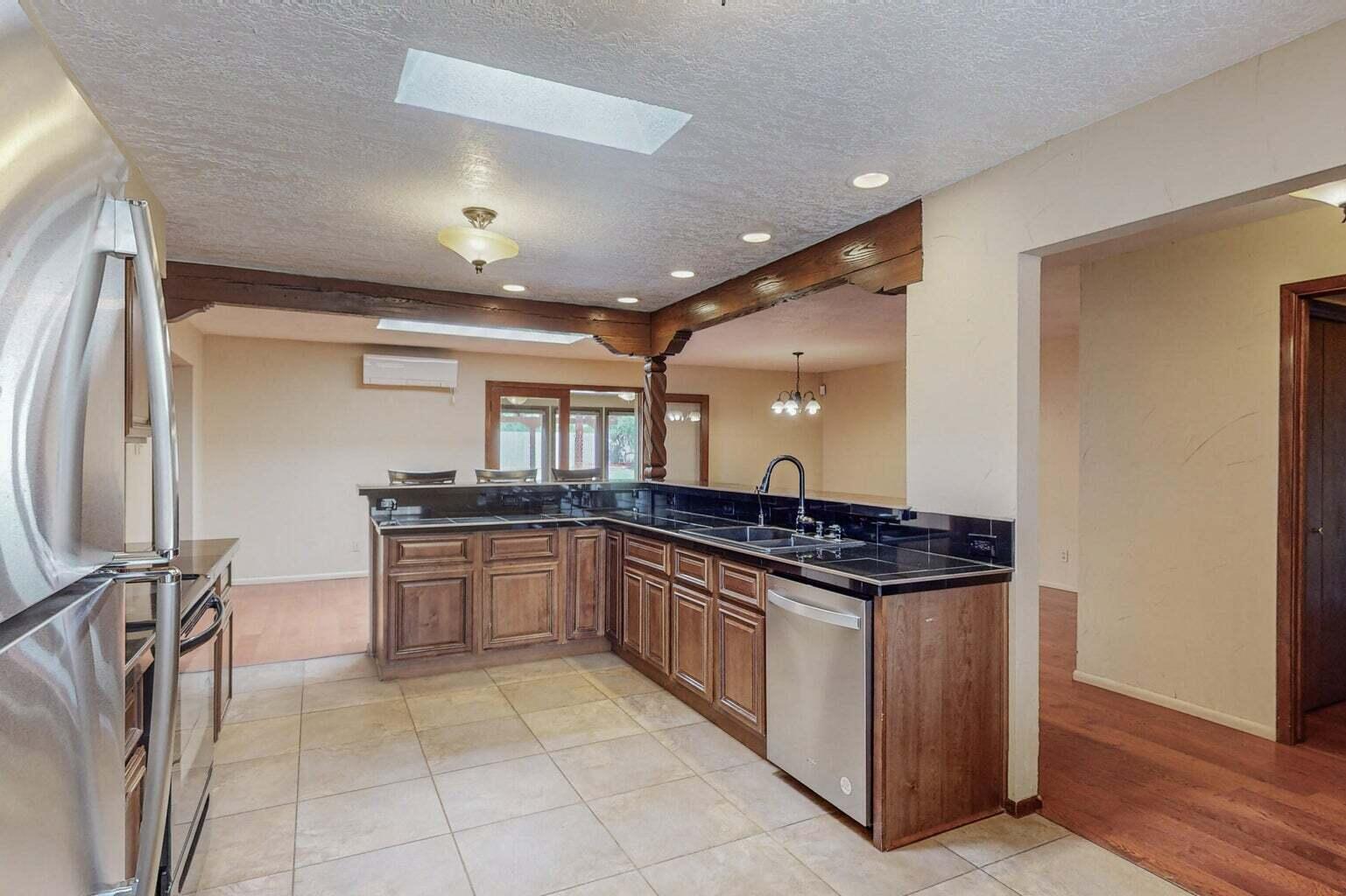 501 Calle De La Angel