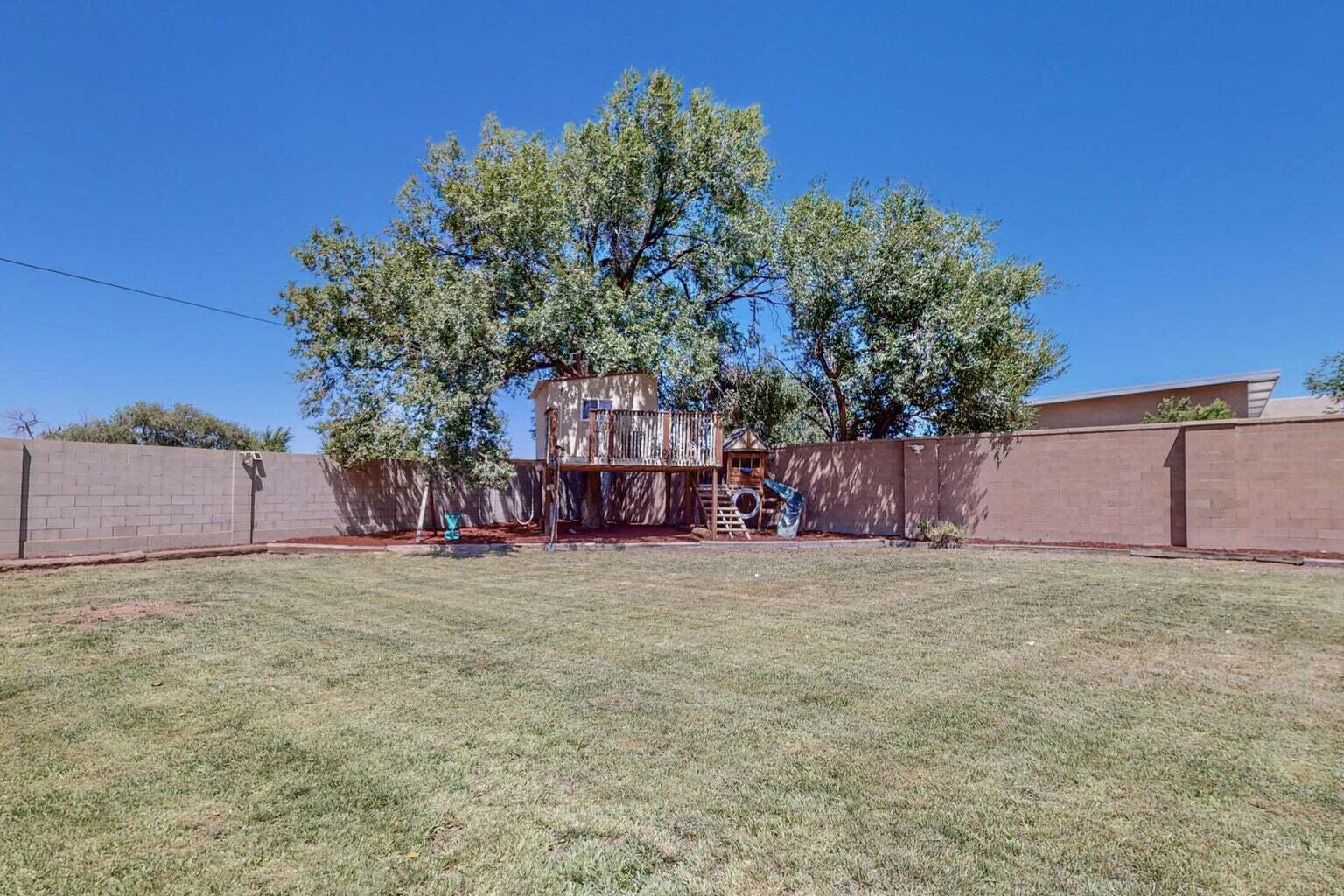 501 Calle De La Angel