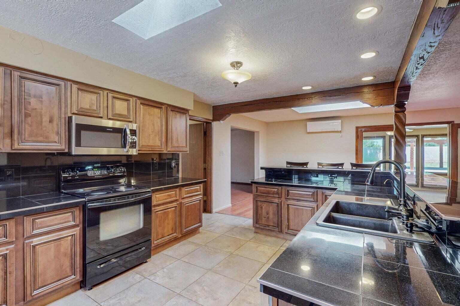 501 Calle De La Angel