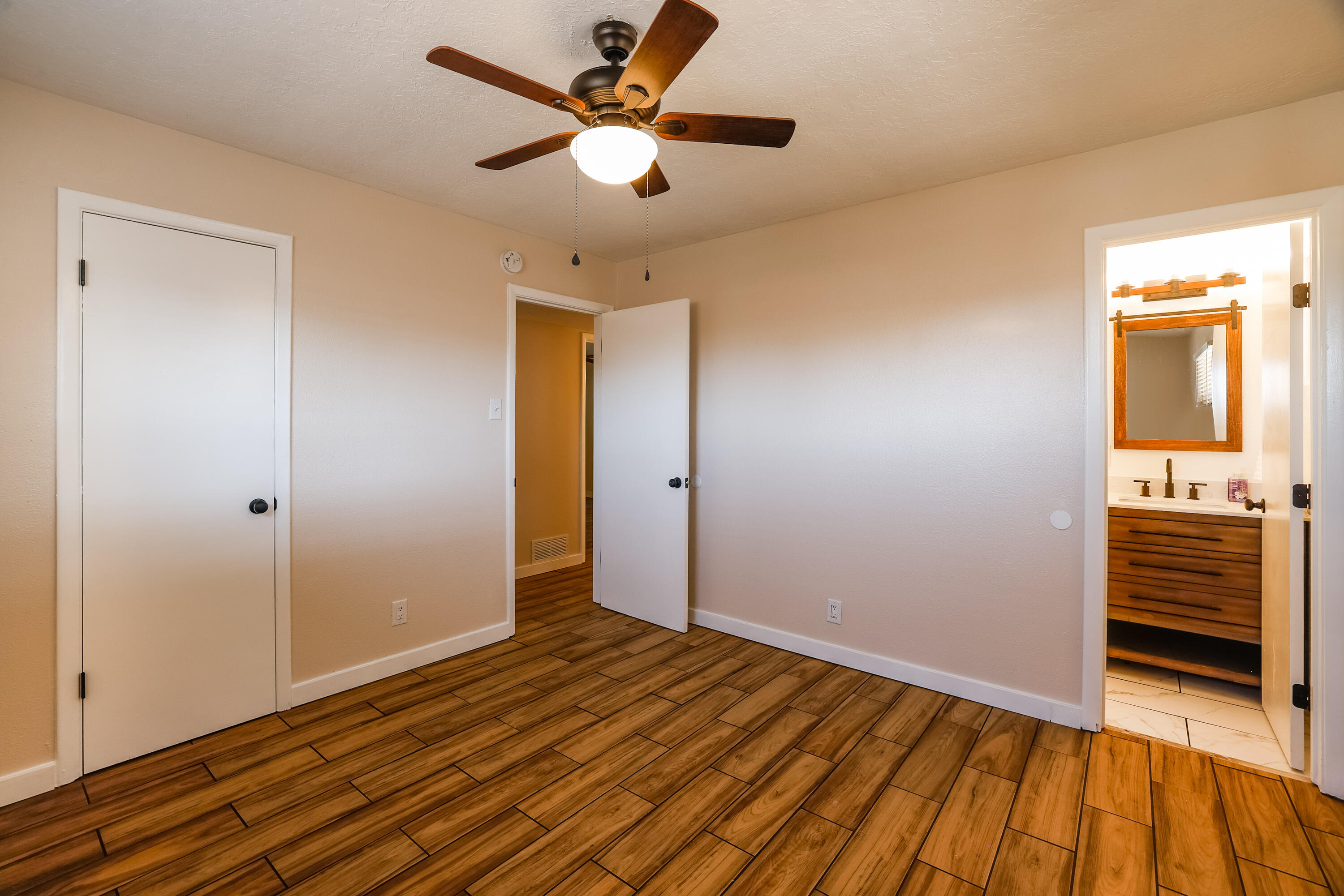 10412 WOODLAND Avenue NE