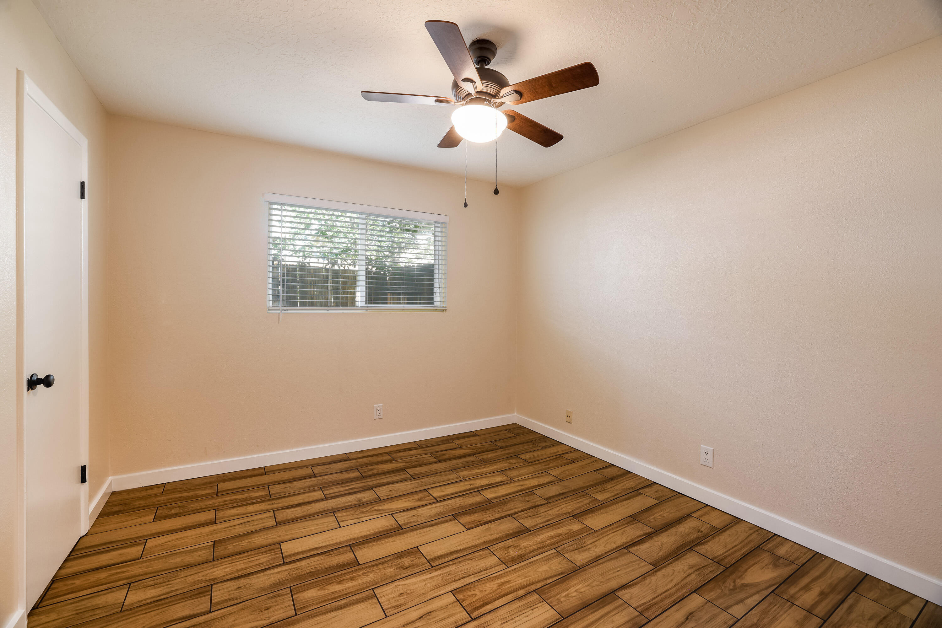 10412 WOODLAND Avenue NE